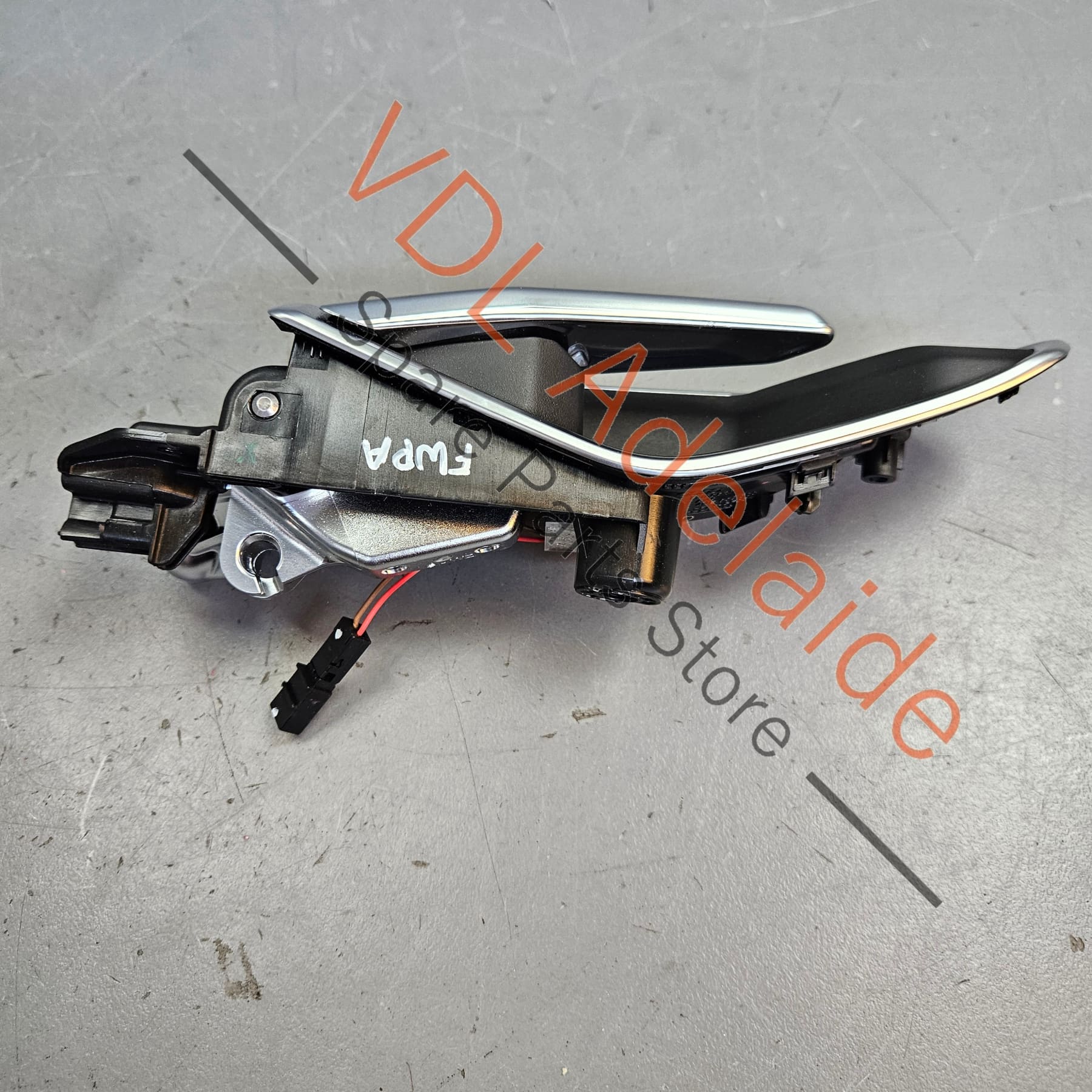 Audi e-Tron Interior Door Handle Pull Right Rear 4KE839020D 4PK - Image 4