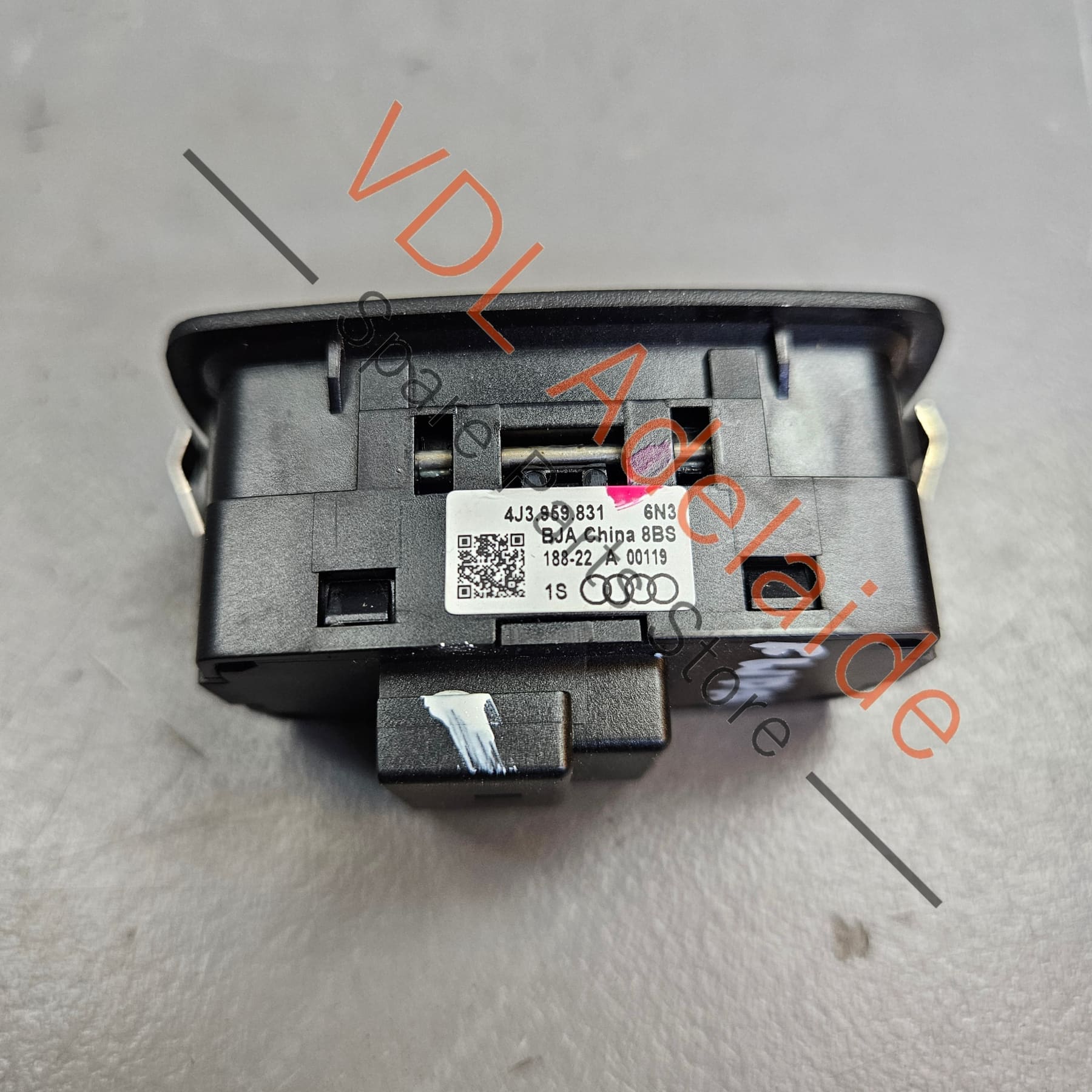 Audi Boot Lid Lock Button Switch 4J3959831 6N3 - Image 3