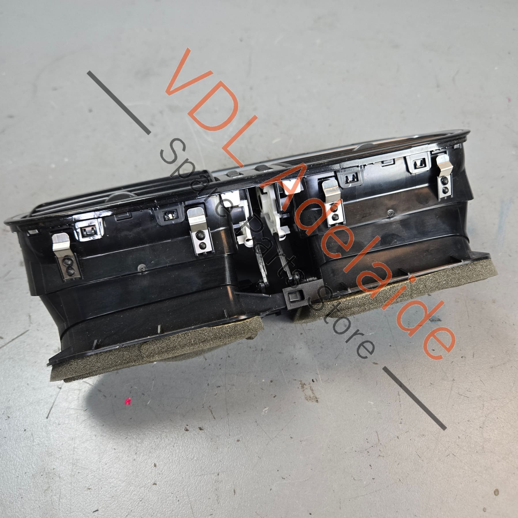 VW Polo MK5 6R Gti Centre Air Vent for Air Conditioning 6RF819728C N0R Gloss Black - Image 3