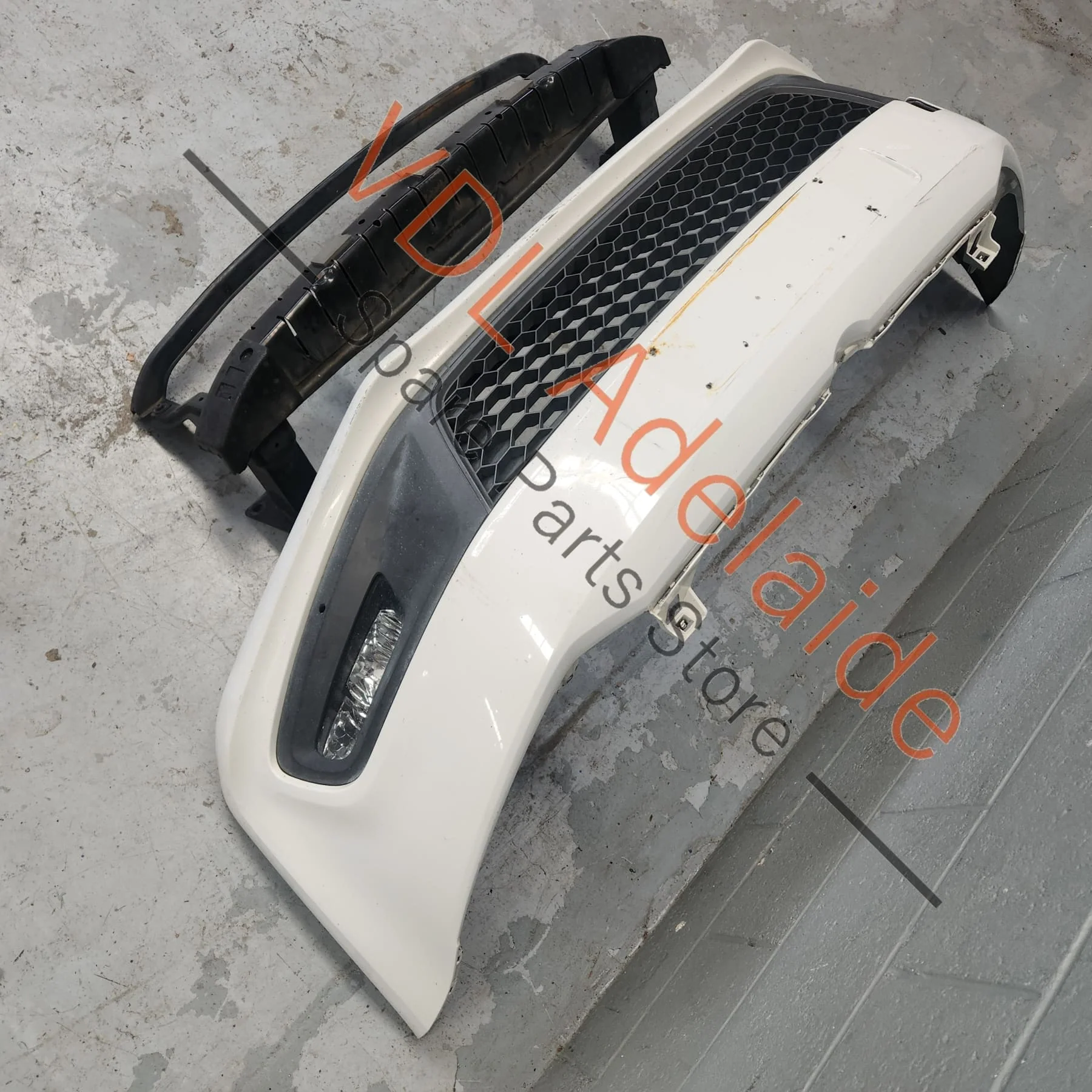 VW Polo MK5 6R Gti Front Bumper & Grille Assembly with Reo Candy White B4 / B9A - Image 2