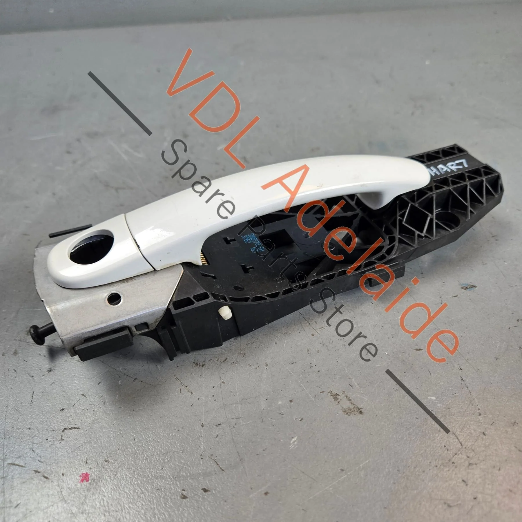 VW Polo MK5 Front Right Door Handle with Mounting Bracket 5N0837885H 5N0837205M Candy White B4 / B9A - Image 2