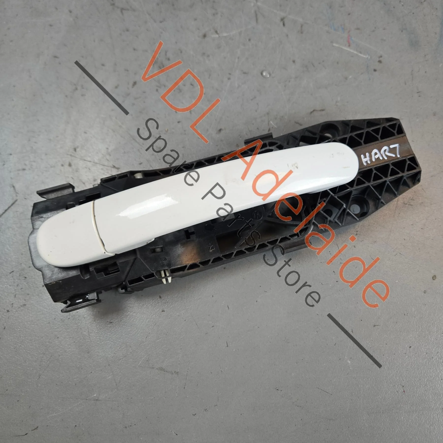VW Polo MK5 Front or Rear Passenger Door Handle with Mounting Bracket 5N0839885H 5N0837205M Candy White B4 / B9A