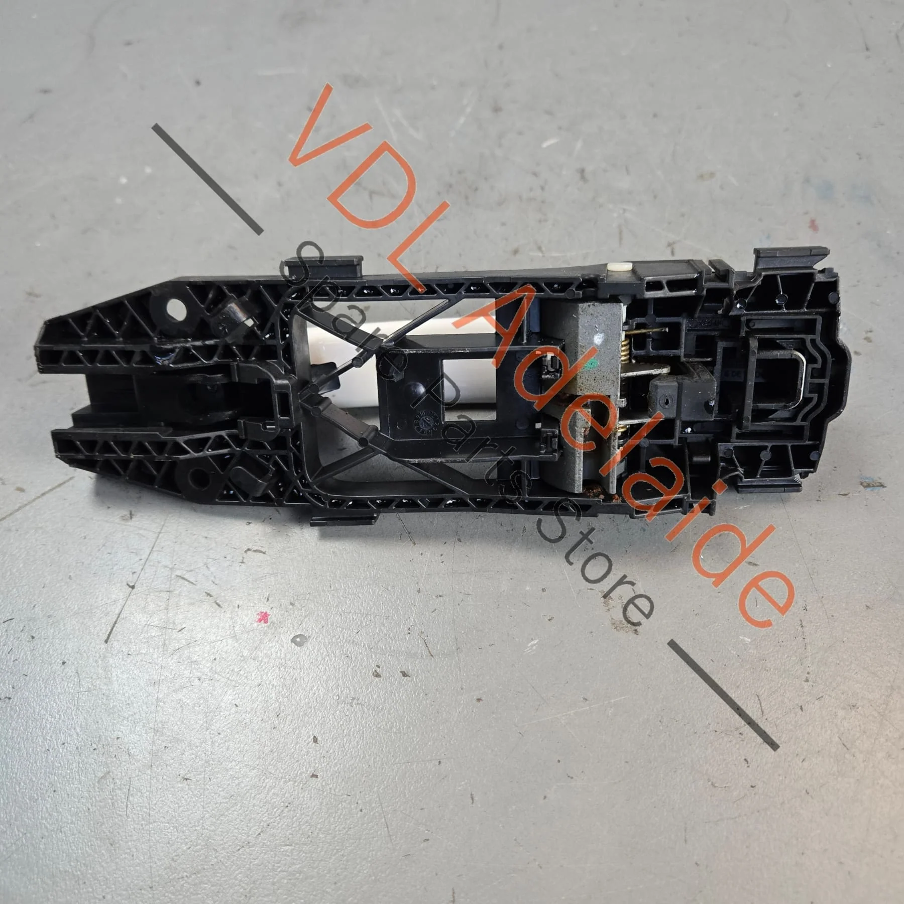VW Polo MK5 Front or Rear Passenger Door Handle with Mounting Bracket 5N0839885H 5N0837205M Candy White B4 / B9A - Image 5