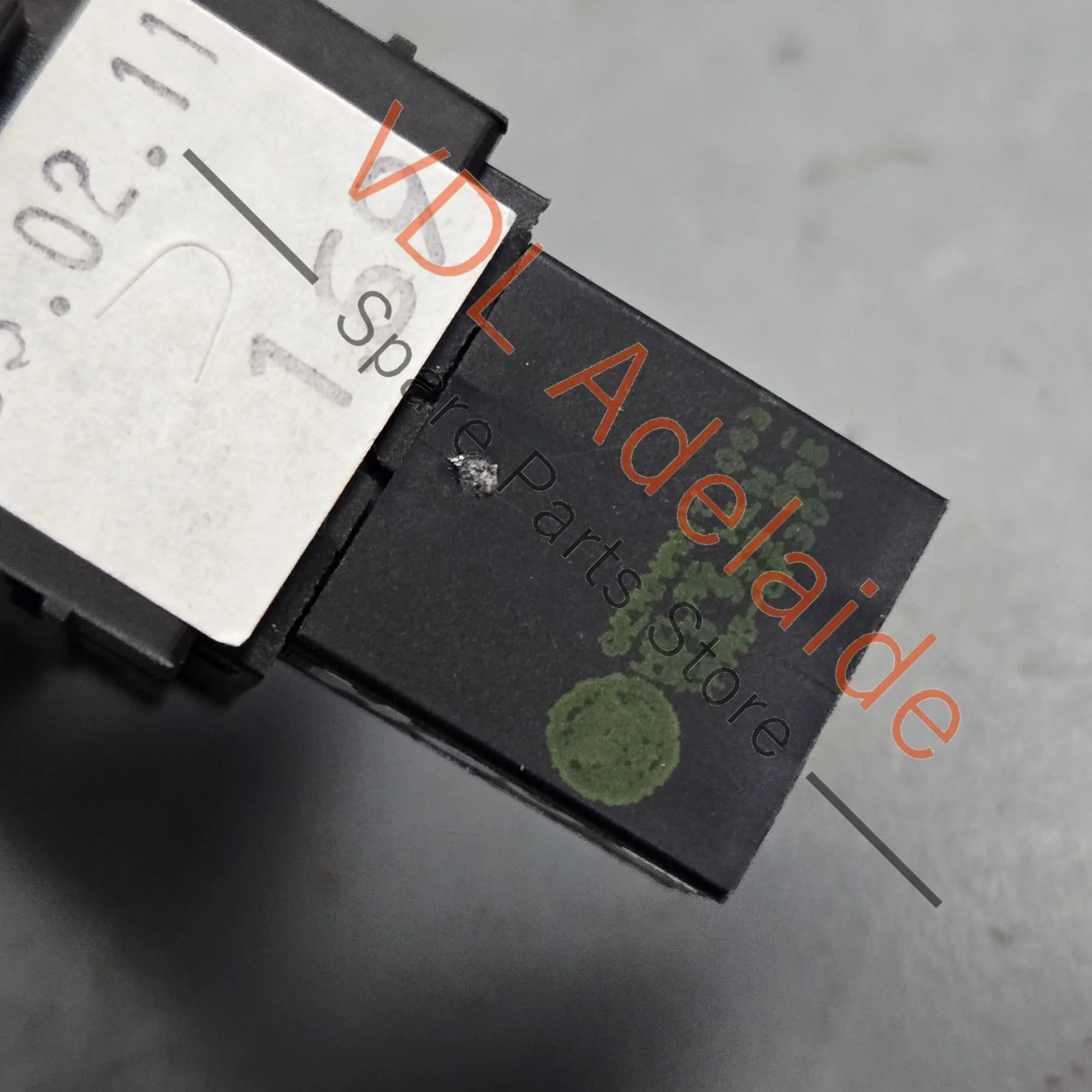 VW Golf MK6 Rear Right Passenger Door Window Switch 5K0959855 - Image 4