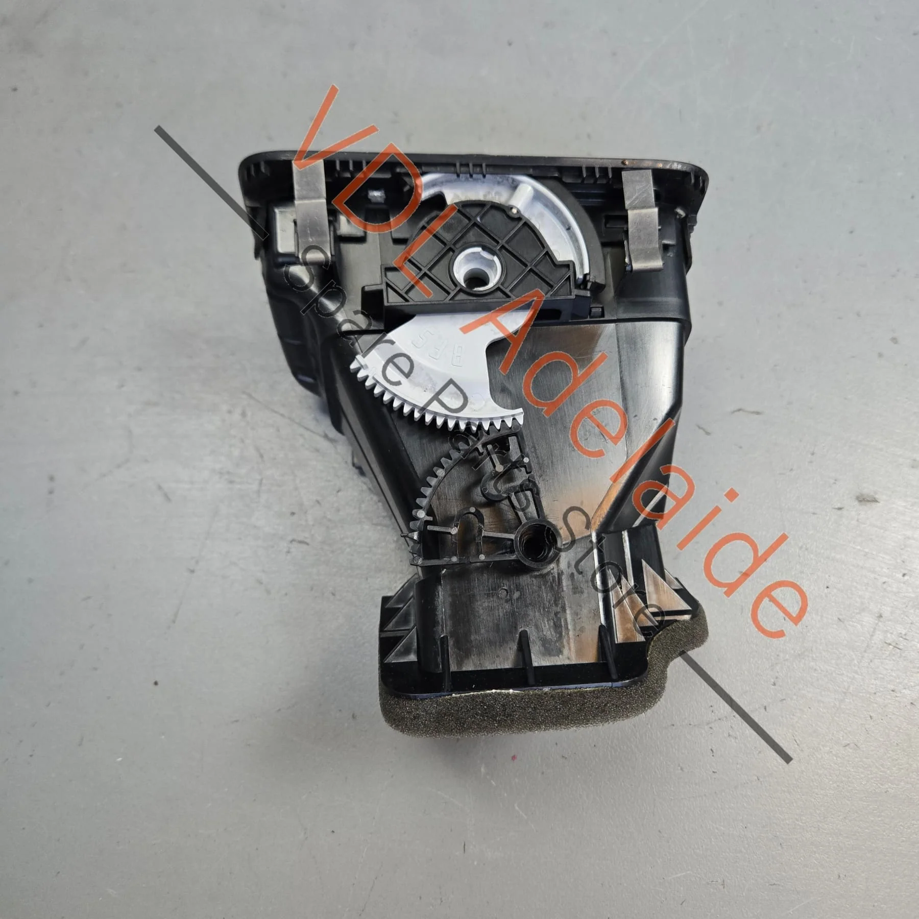 VW Golf MK6 Right Dash AC Air Vent Interior Trim 5K0819704K - Image 5