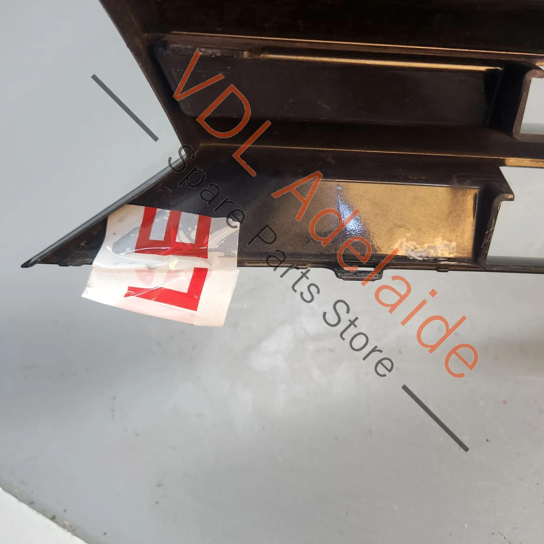 VW Golf R MK6 Front Grille Gloss Black **Damaged Stock**  5K0853651BF - Image 7