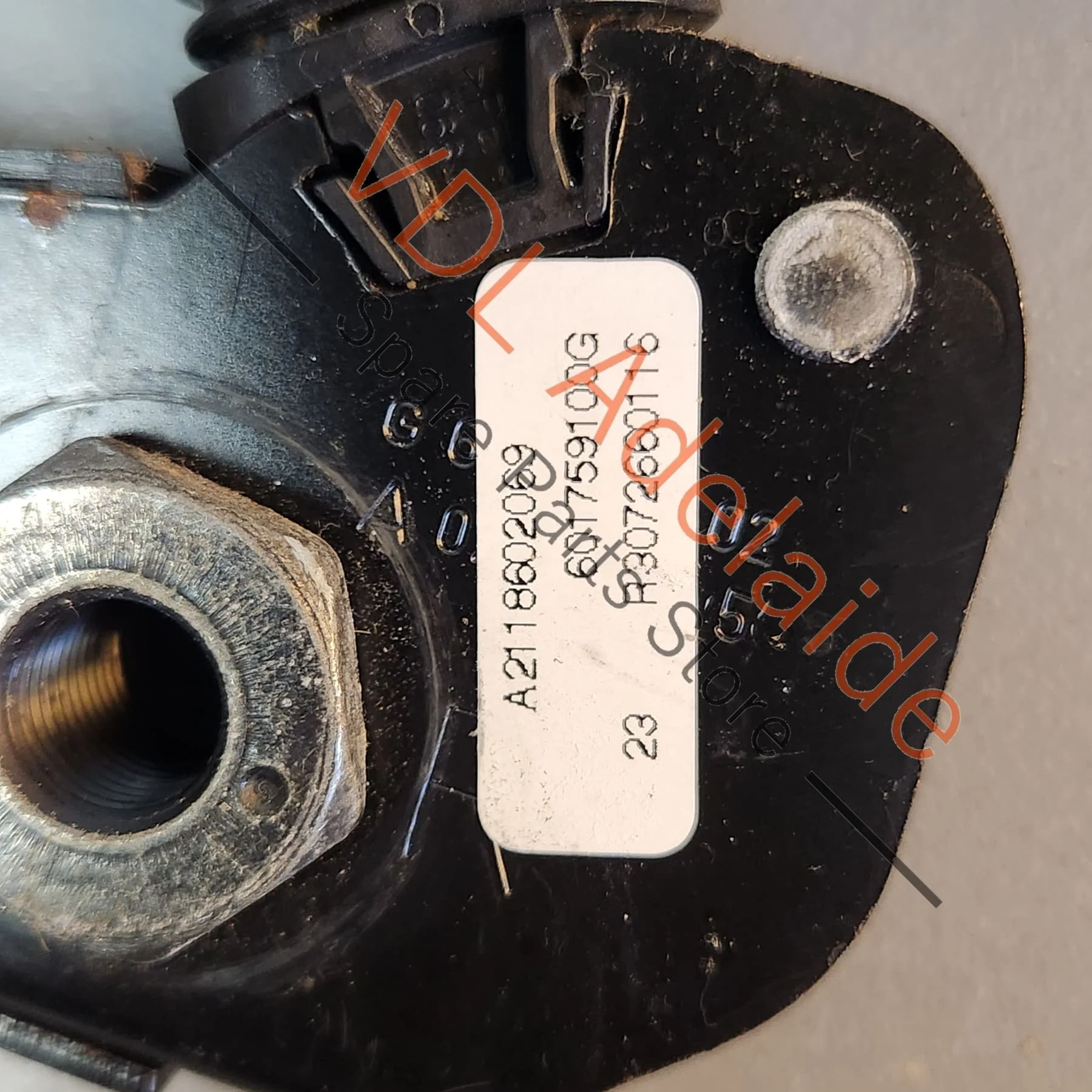 Mercedes W211 Front Right Seat Seatbelt Clasp Clip Catch Latch A2118602069 - Image 5