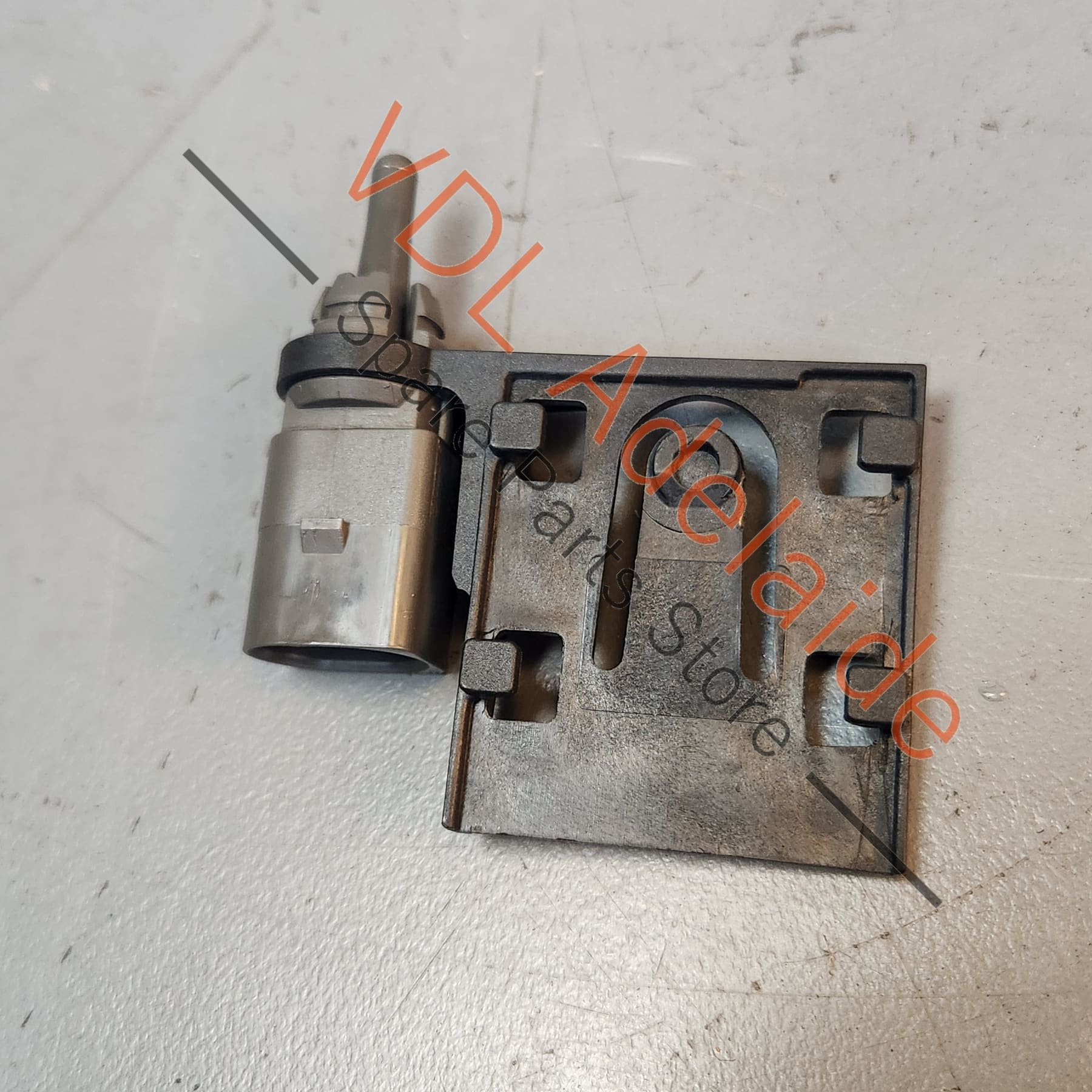 VW Audi Cupra External Ambient Temperature Sensor 8Z0820535B