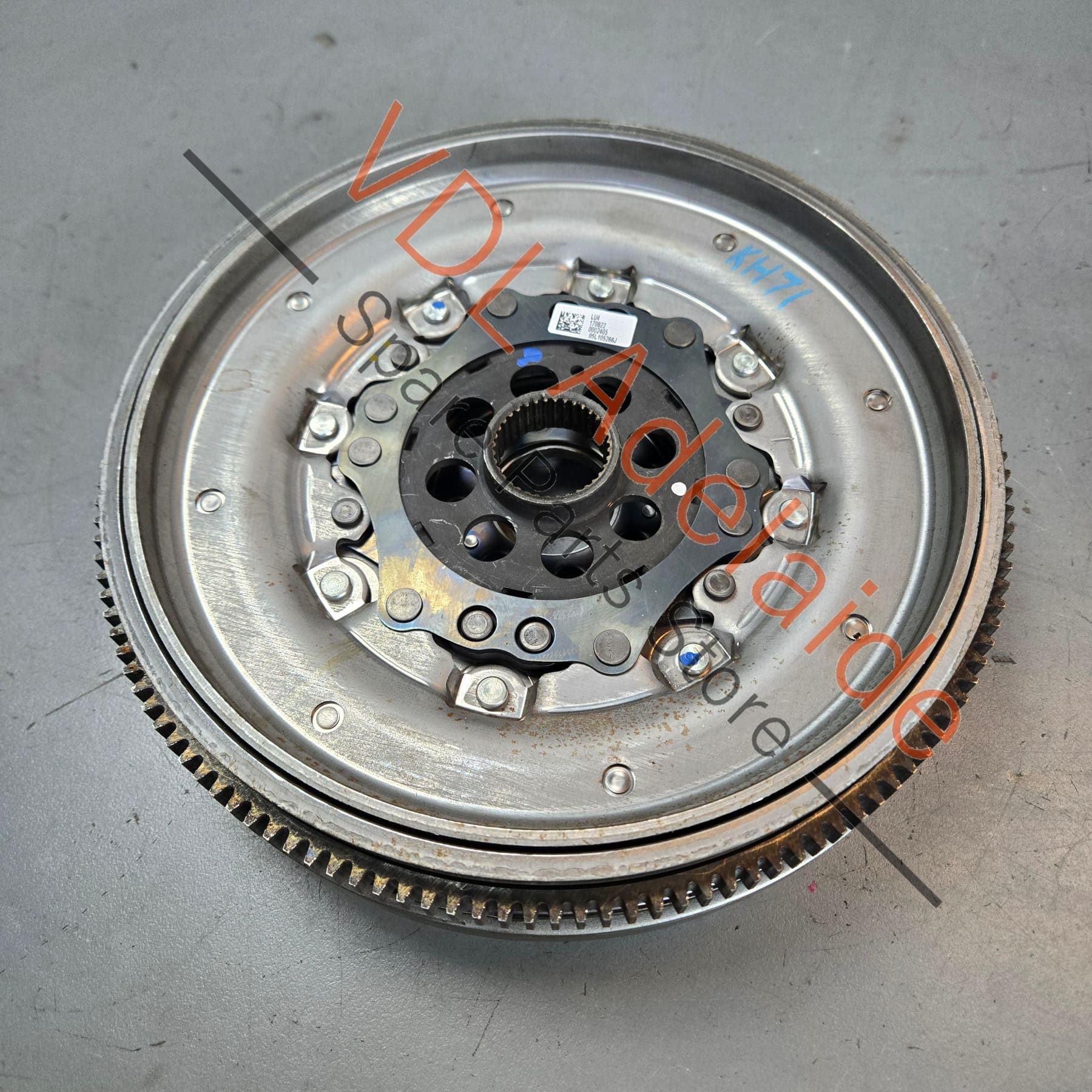 VW Multivan T7 Golf MK8 R Audi S3 8Y Dual Mass Flywheel 05L105266J
