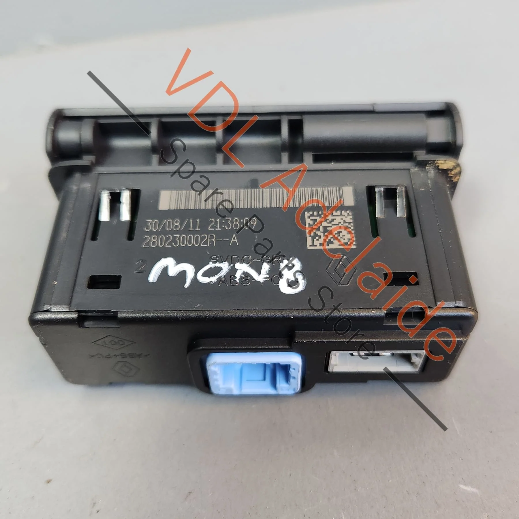 Renault Megane AUX In USB Radio Input Socket CBOX 280230002R - Image 2