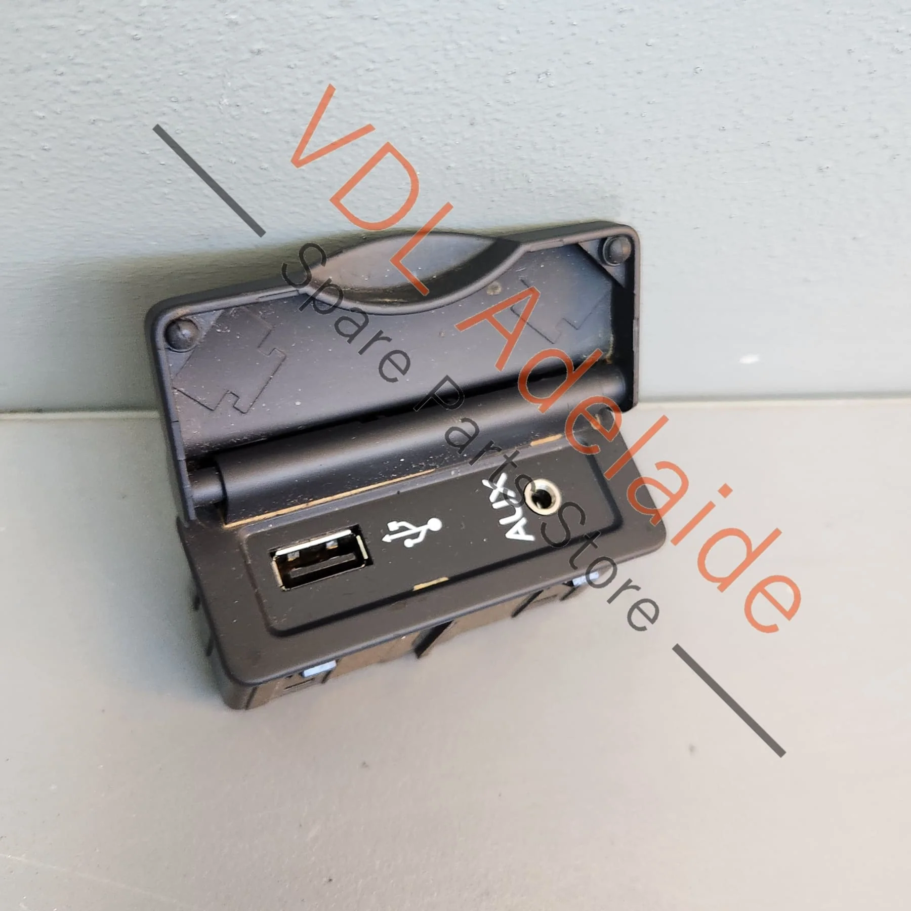 Renault Megane AUX In USB Radio Input Socket CBOX 280230002R - Image 6