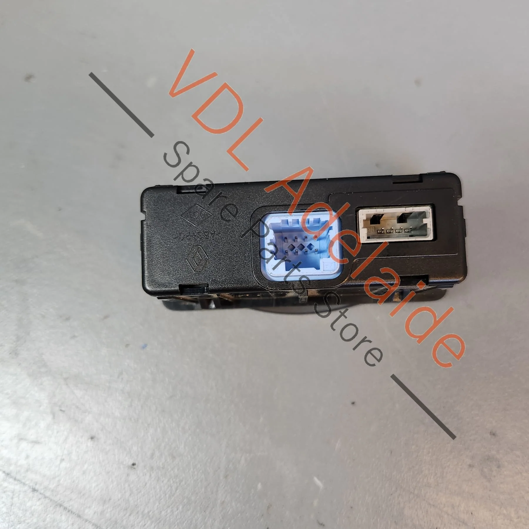 Renault Megane AUX In USB Radio Input Socket CBOX 280230002R - Image 8