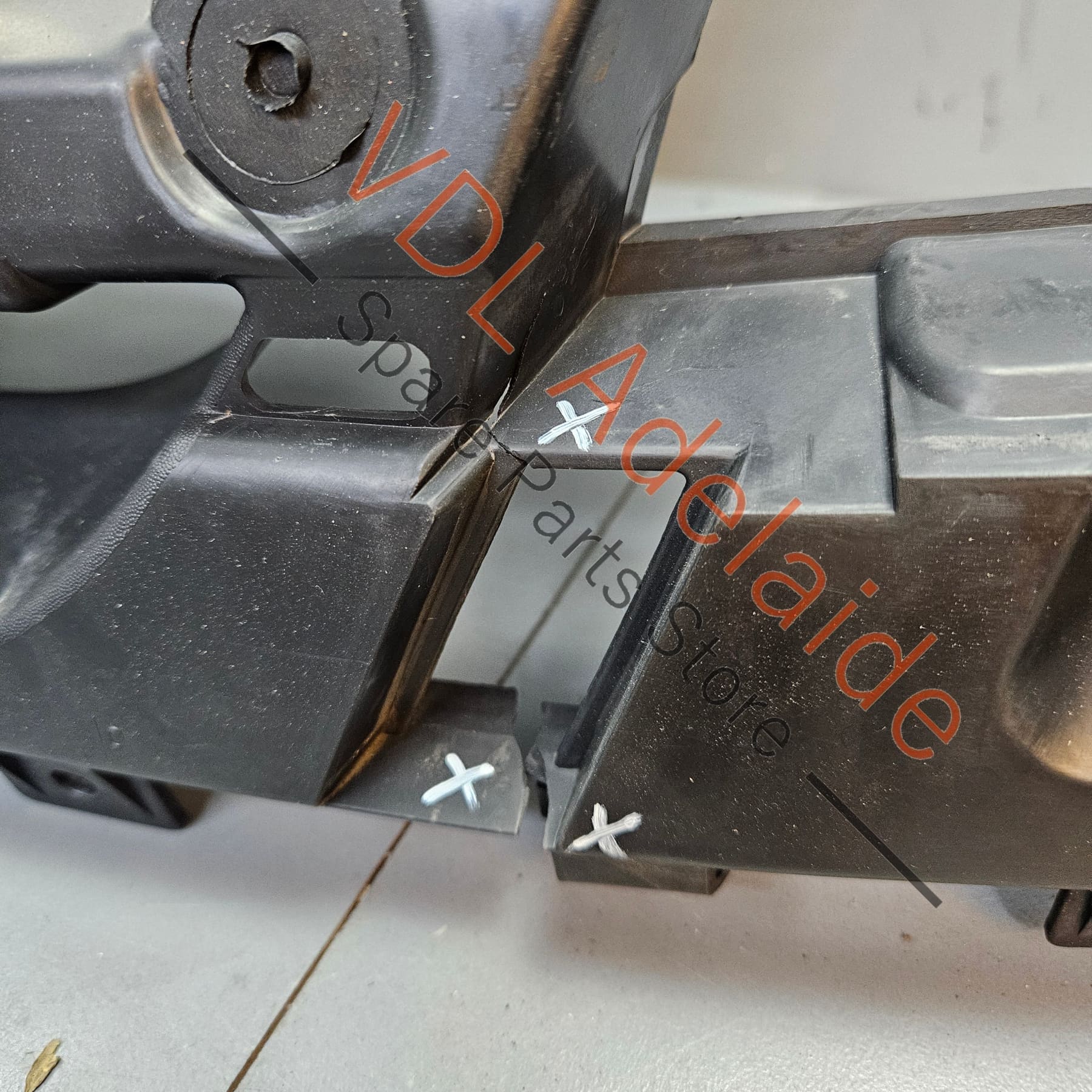 Renault Megane RS250 Front Bumper Backing Mounting Bracket Radiator Trim with ECU Vent Hole - Image 5