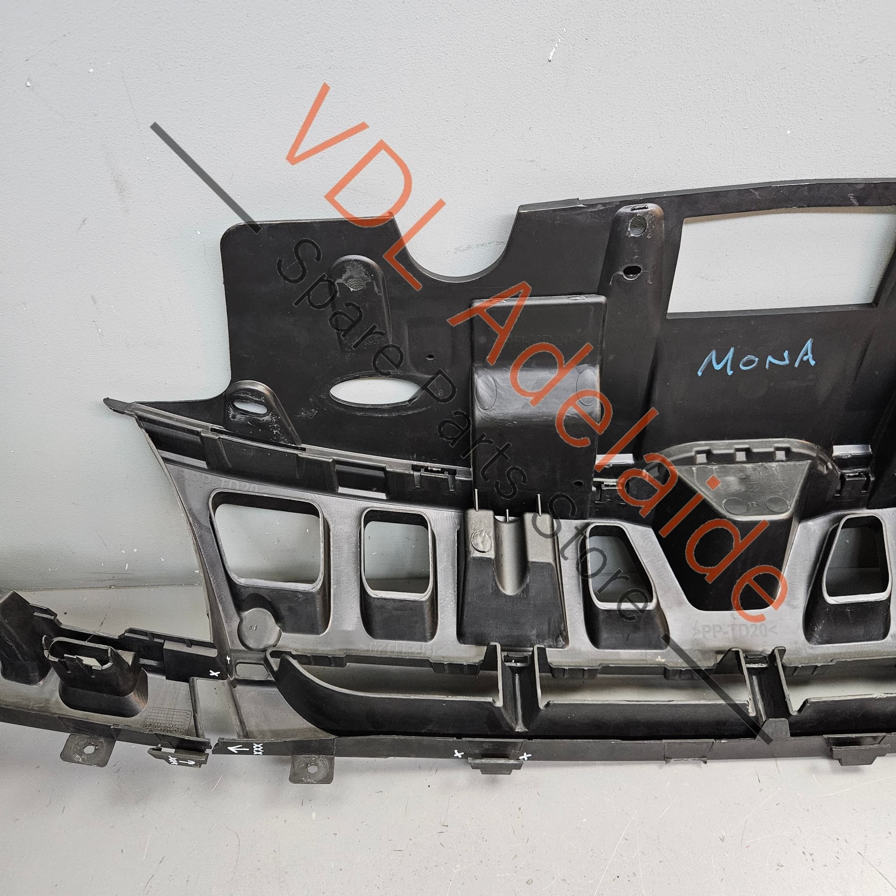 Renault Megane RS250 Front Bumper Backing Mounting Bracket Radiator Trim with ECU Vent Hole - Image 8