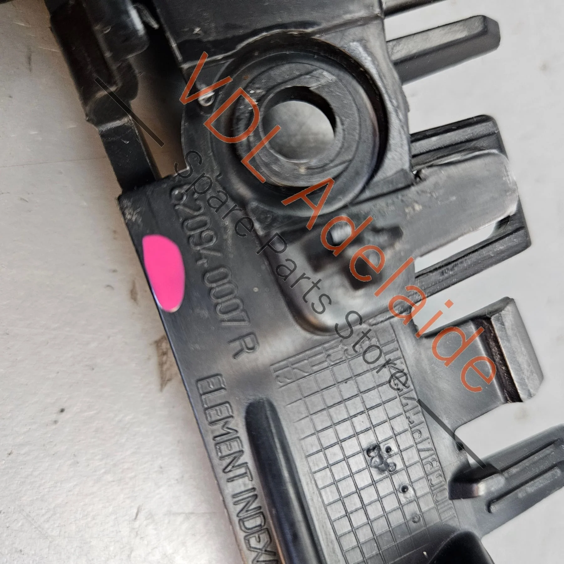 Renault Megane 3 RS265 Left Fender to Bumper Mounting Bracket Guide 620940007R - Image 3
