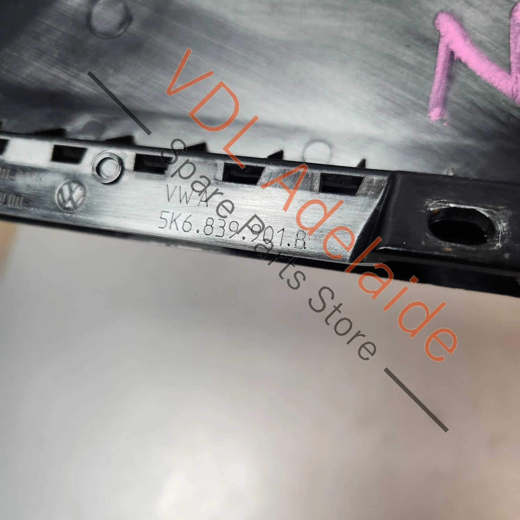 VW Golf MK6 Rear Left Exterior Door Window Frame B-Pillar Trim 5K6839901B - Image 5