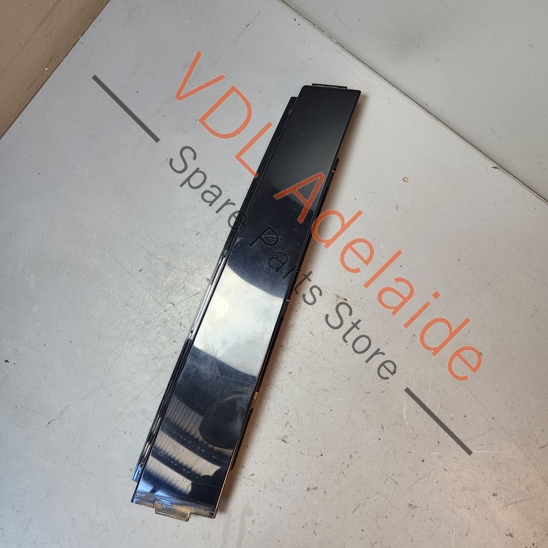 VW Golf MK6 Rear Left Exterior Door Window Frame B-Pillar Trim 5K6839901B - Image 6