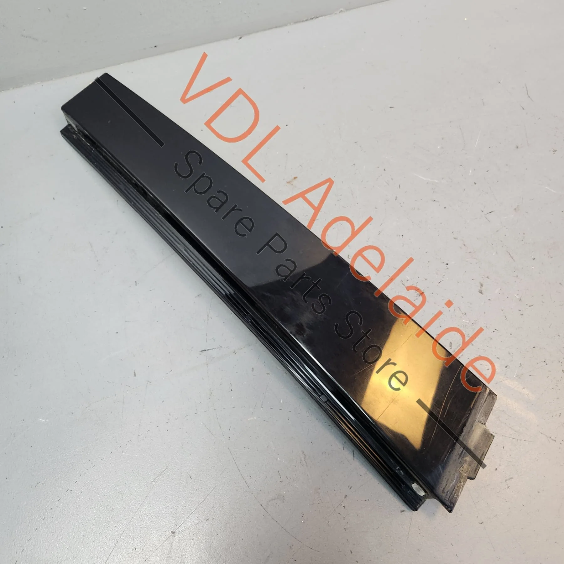 VW Golf MK6 Rear Left Exterior Door Window Frame B-Pillar Trim 5K6839901B - Image 7