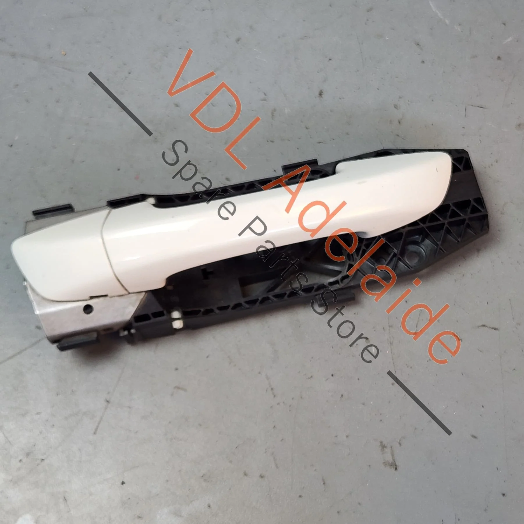 VW Golf MK6 Right Side Drivers Door Handle w Mounting Bar 1K8837206E GRU 5N0837885H