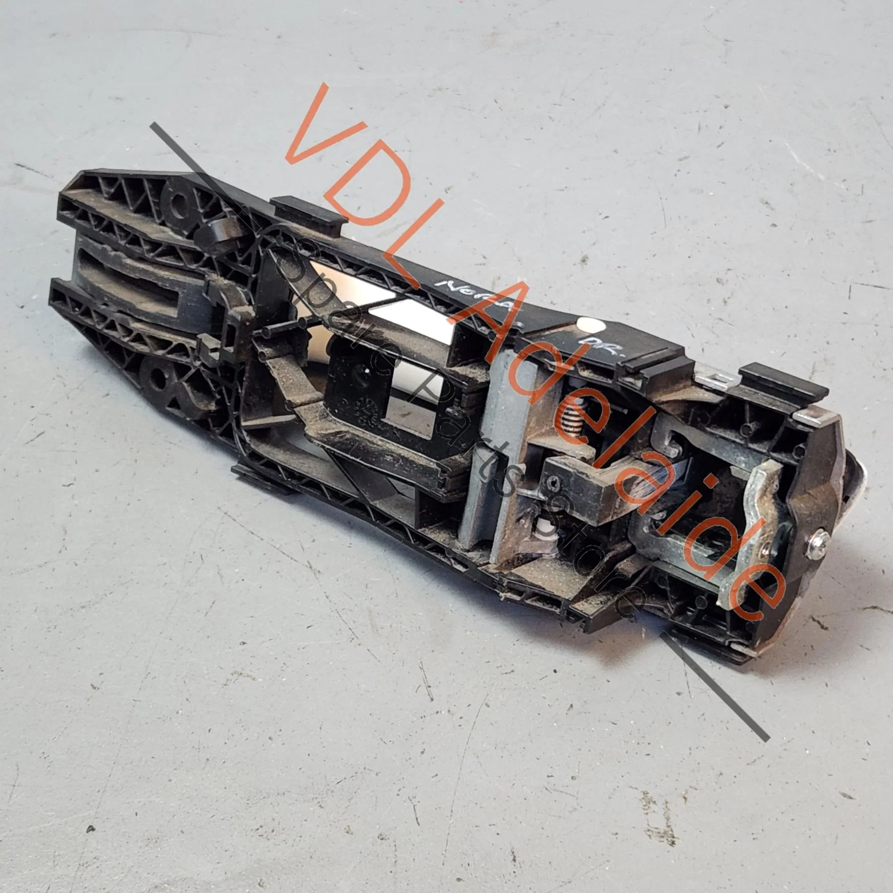 VW Golf MK6 Right Side Drivers Door Handle w Mounting Bar 1K8837206E GRU 5N0837885H - Image 2