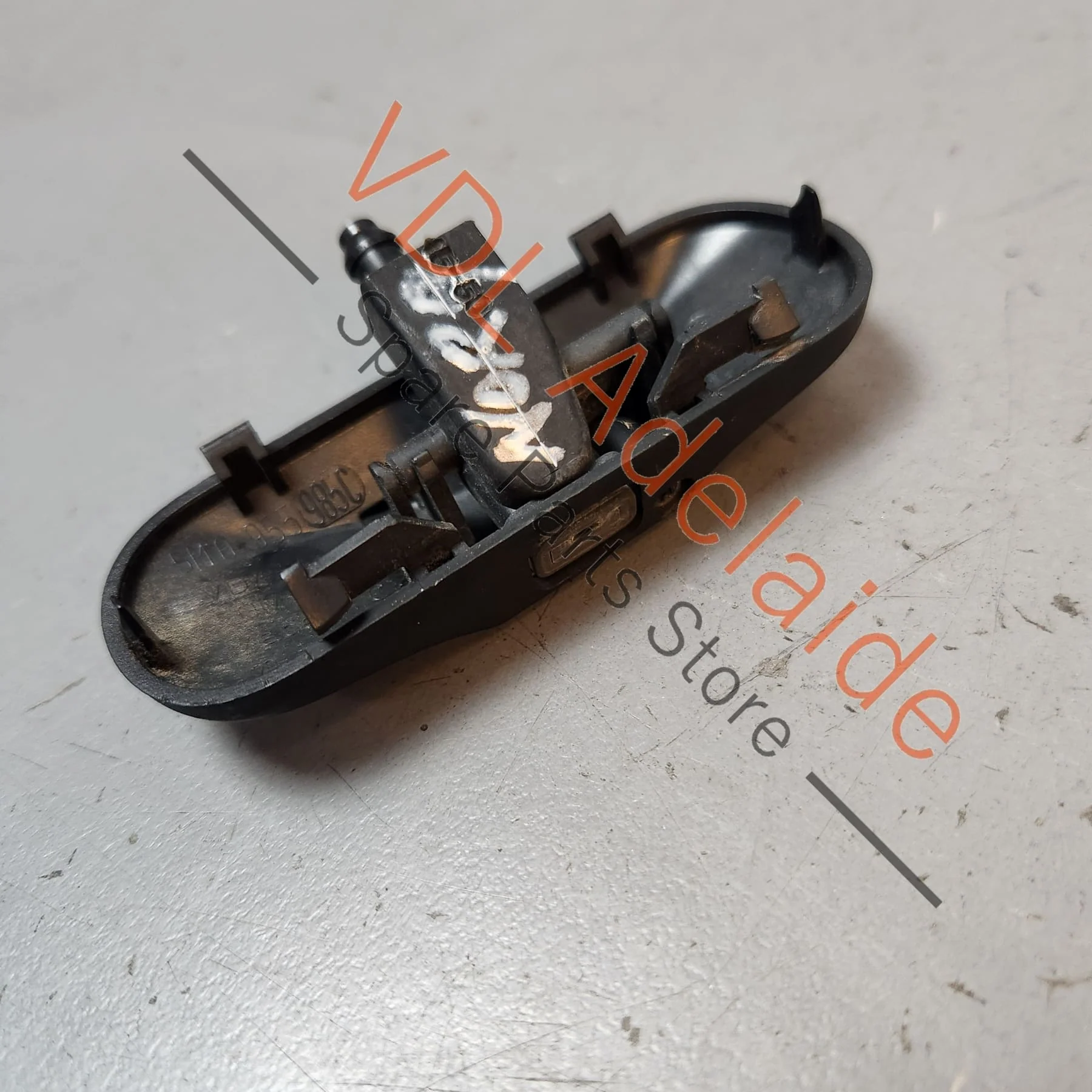 Pair of VW Golf MK6 Windscreen Washer Jet Nozzle 5M0955985C 9B9 - Image 2