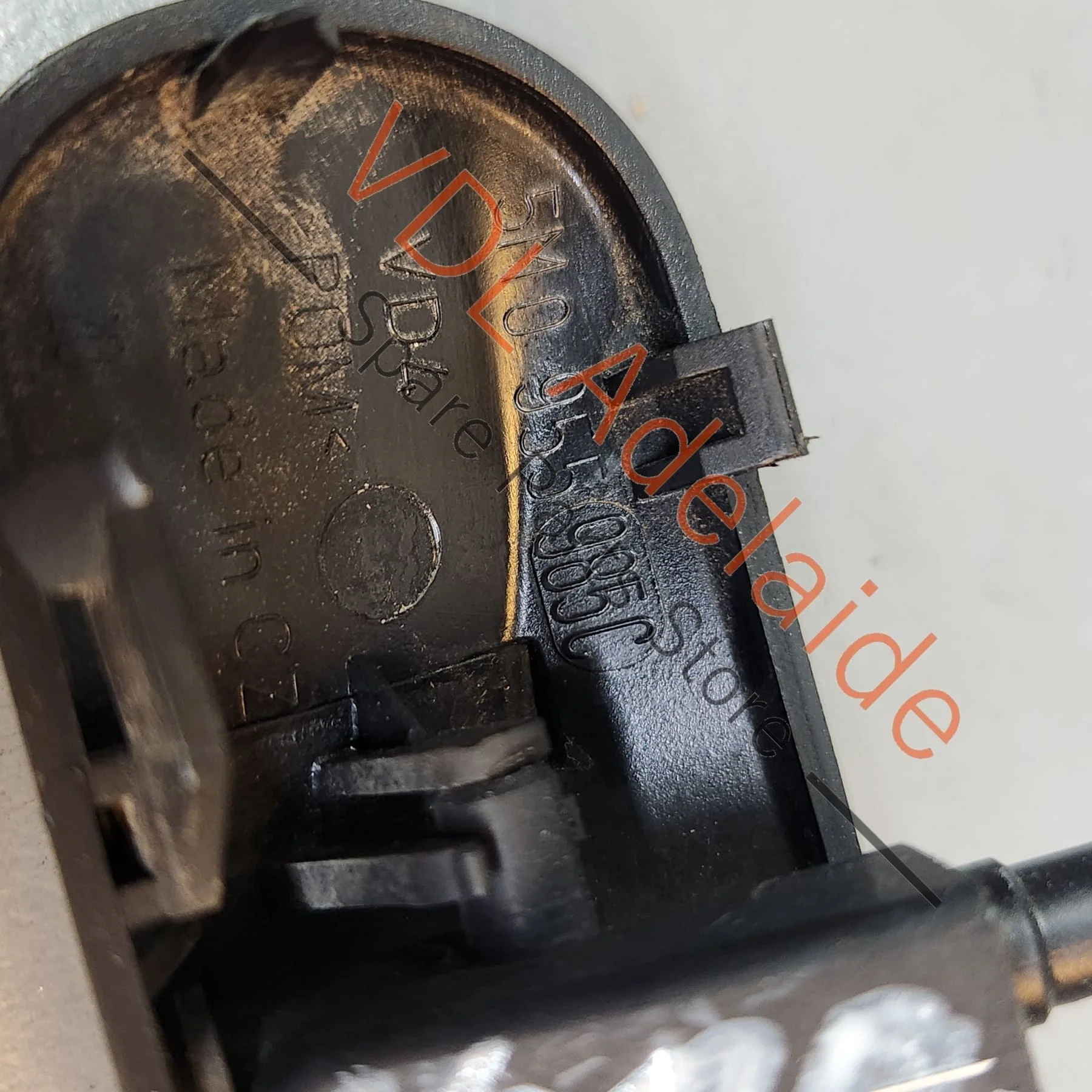 Pair of VW Golf MK6 Windscreen Washer Jet Nozzle 5M0955985C 9B9 - Image 6