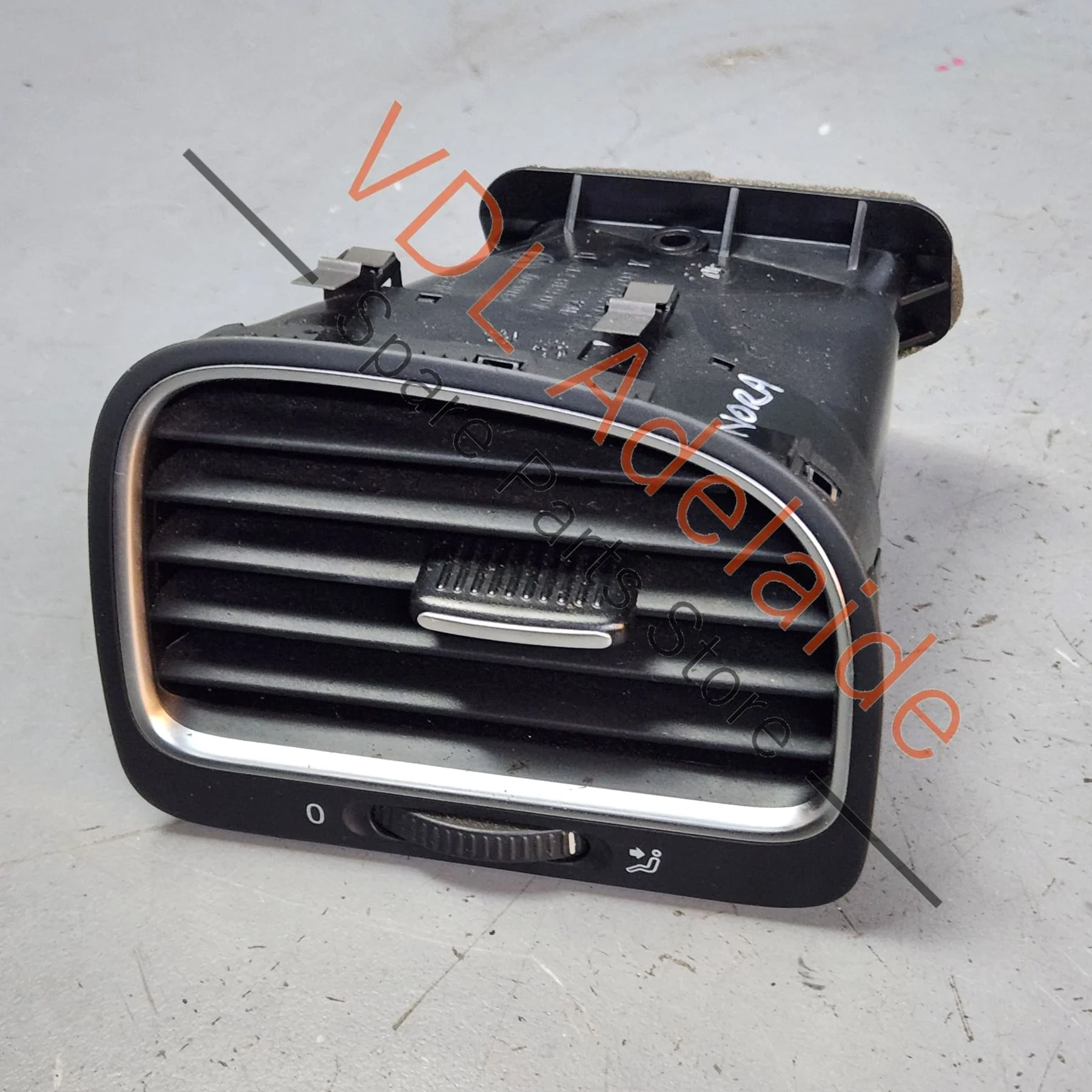VW Golf MK6 Right Dash AC Air Vent Interior Trim 5K0819704K