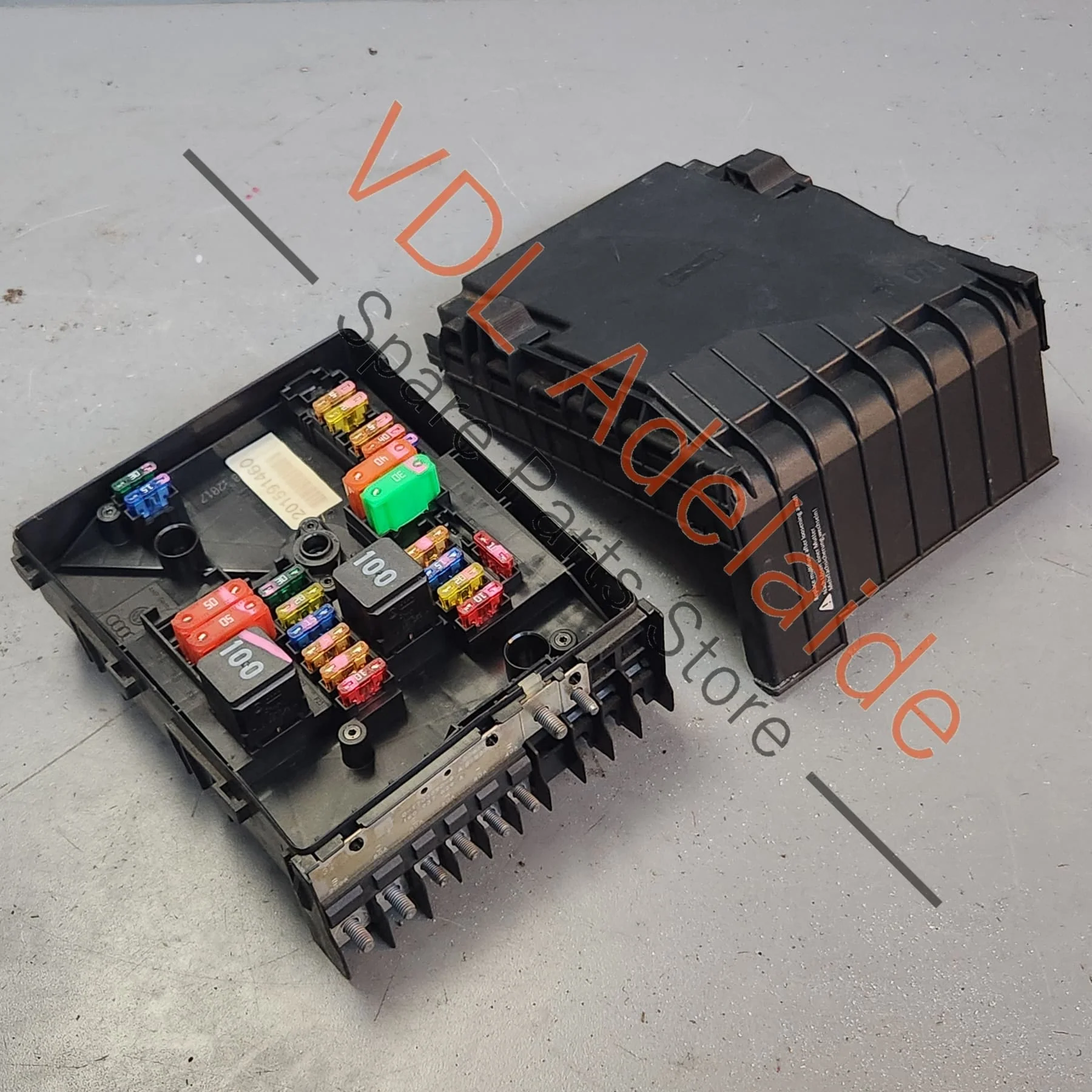 VW Caddy Golf MK6 Engine Bay Relay Fuse Panel Board 1K0937125D