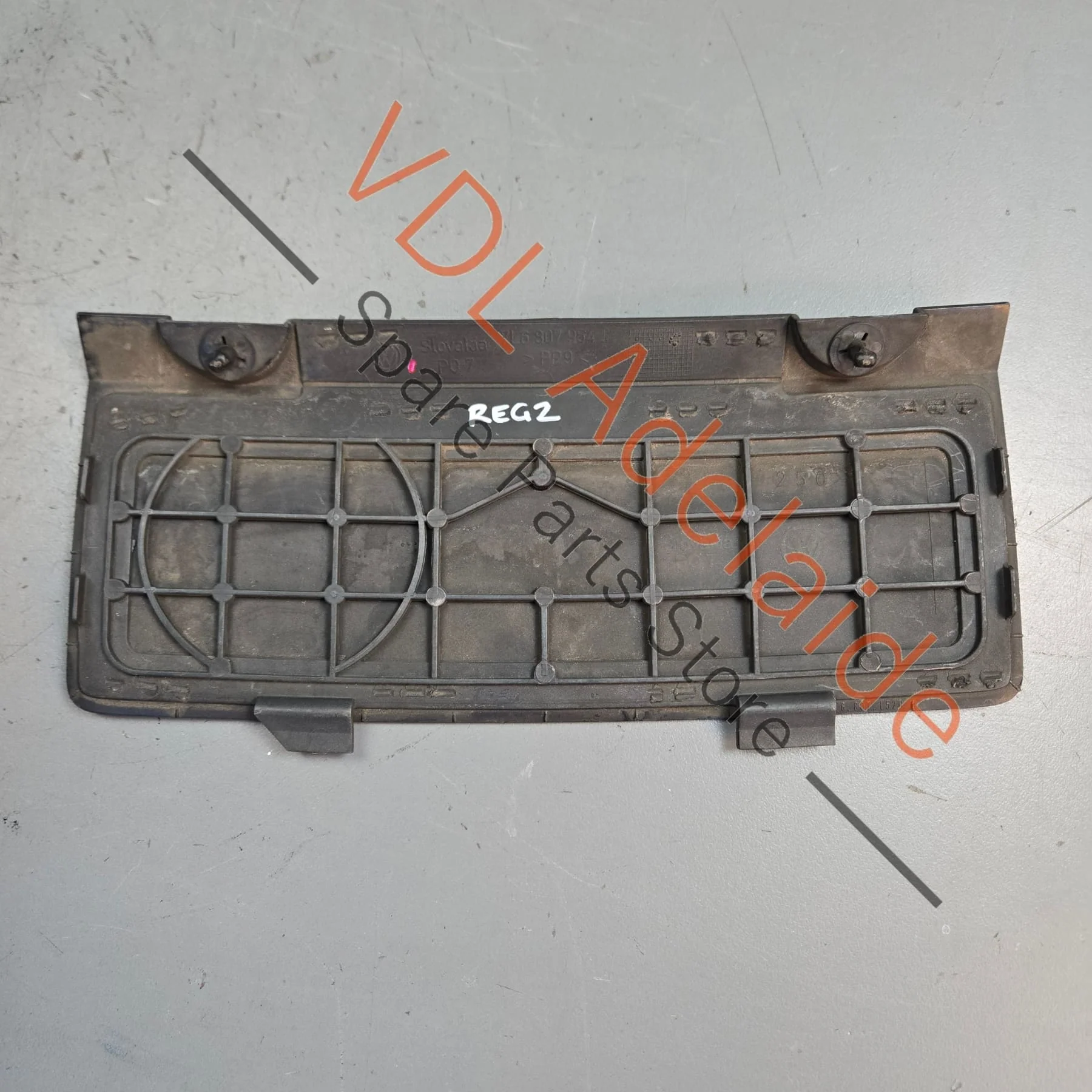 VW Touareg 7L Rear Bumper Tow Bar Trim Cover Plate - Image 5