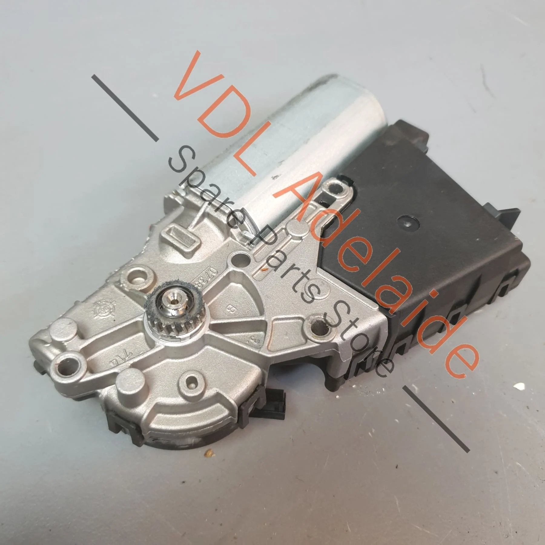 VW Touareg 7L Sunroof Sliding Roof Motor 7L6959591 - Image 2