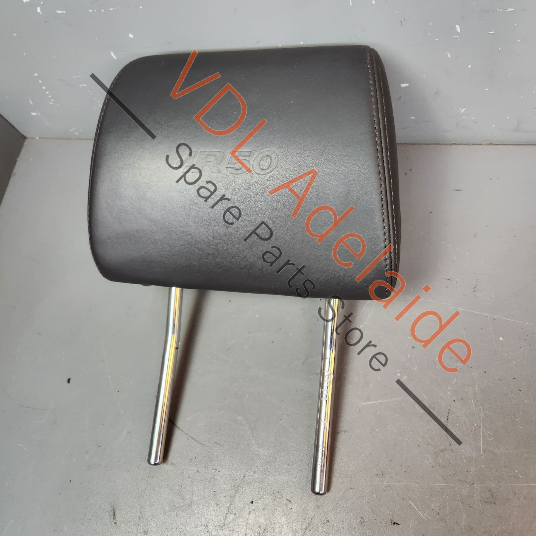 VW Touareg 7L R50 Front Seat Headrest