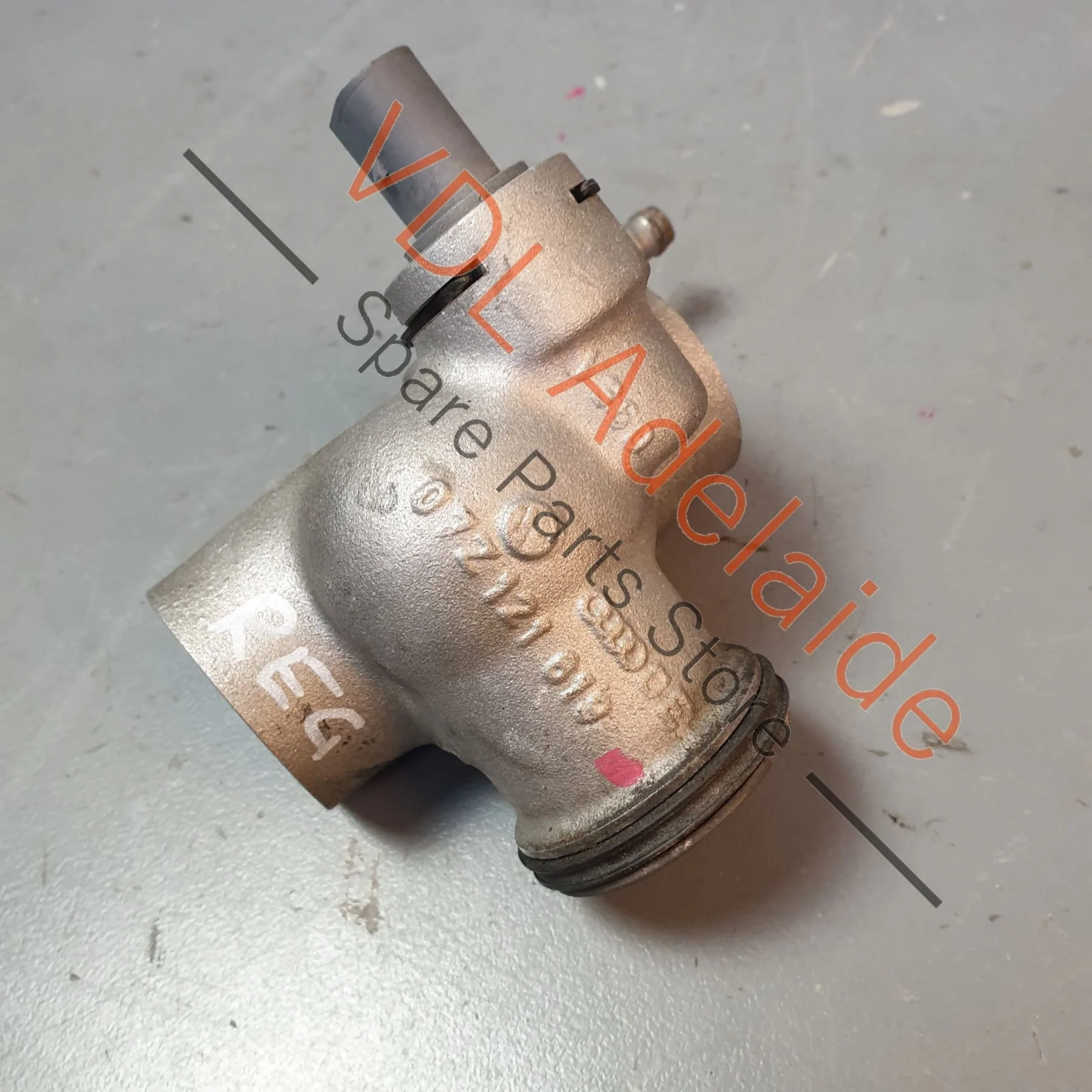 VW Touareg V10 5.0 Engine Coolant Centre Outlet Pipe Union Flange Cast Aluminium 07Z121613