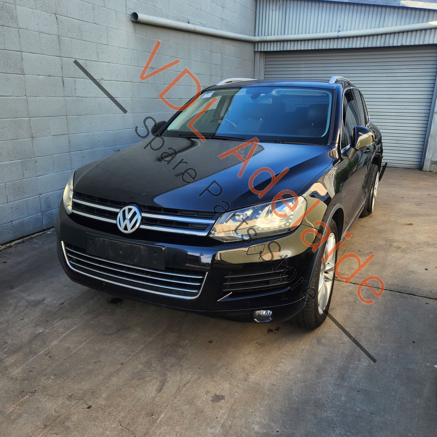 VW Touareg 7P Front Bumper Assembly compelte with grilles etc - Image 2