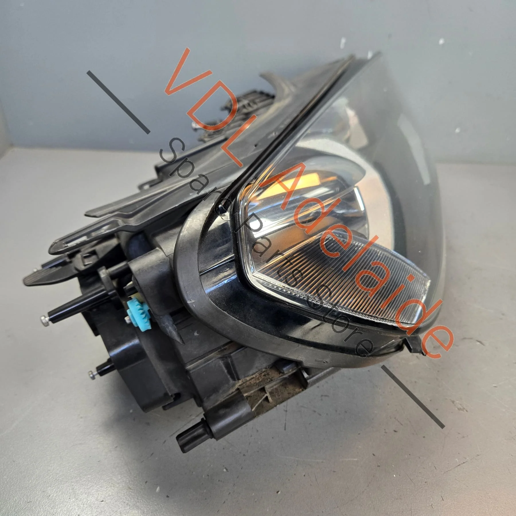 VW Touareg 7P Xenon Headlamp Right 7P2941752 - Image 4