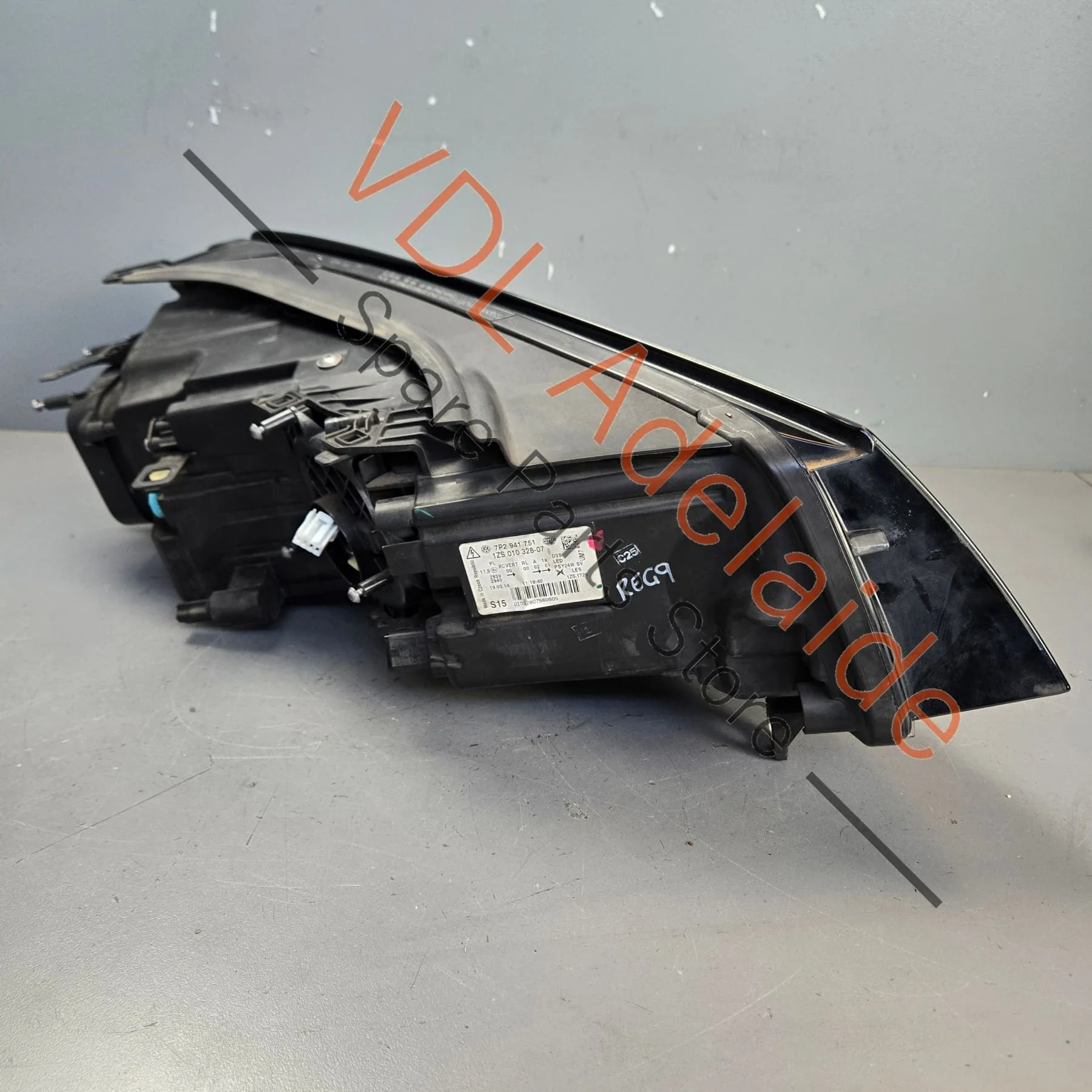 VW Touareg 7P Xenon Headlamp Left 7P2941751 - Image 5