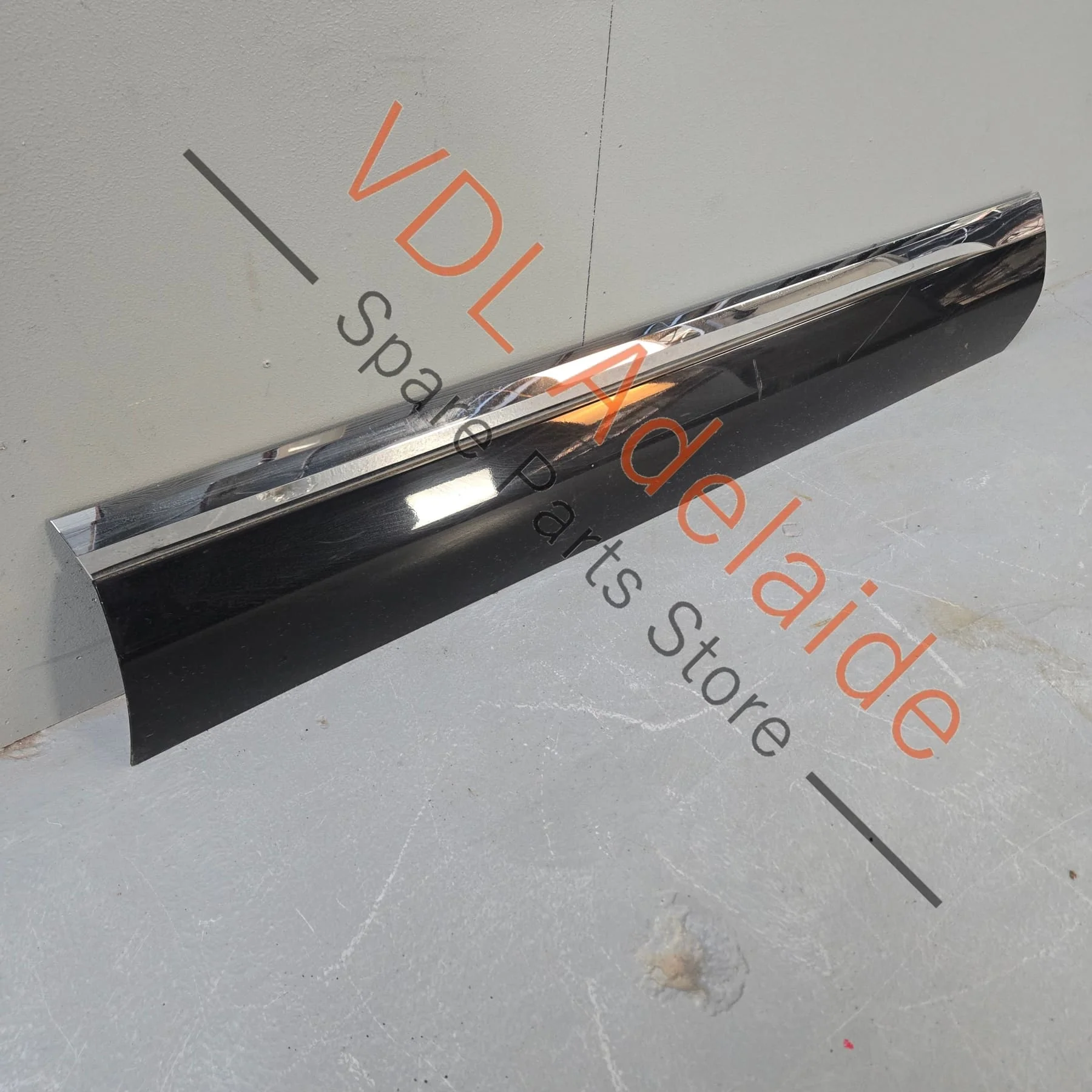 VW Touareg 7P Right Front Lower Door Exterior Moulding Trim 7P6854940H GRU