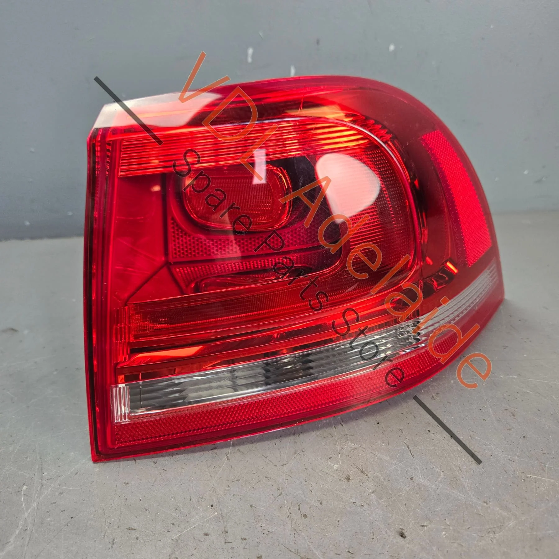 VW Touareg 7P Rear Right Fender Tail Light Taillight 7P6945096F