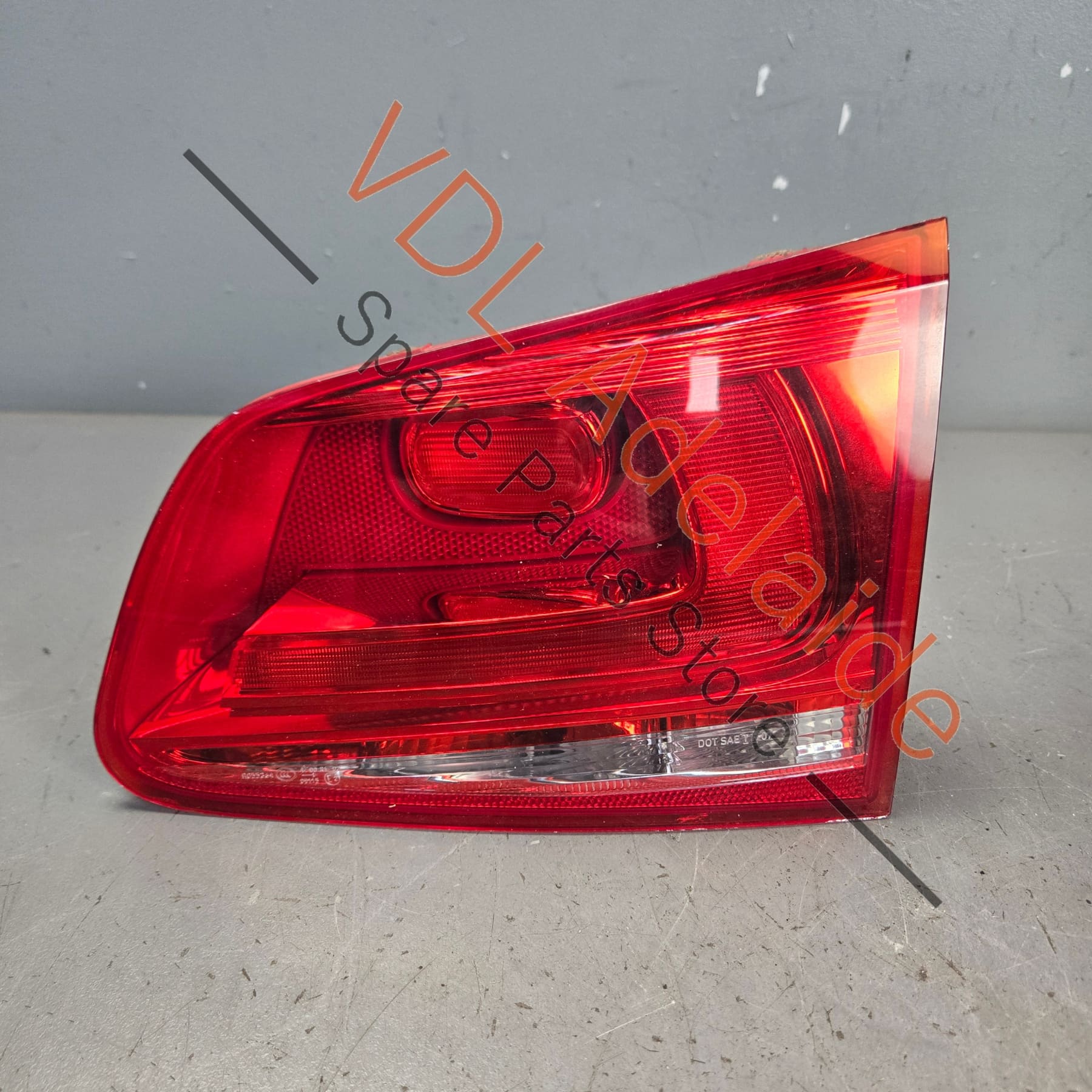 VW Touareg 7P Rear Right Tailgate Tail Light Taillight Inner 7P6945094B