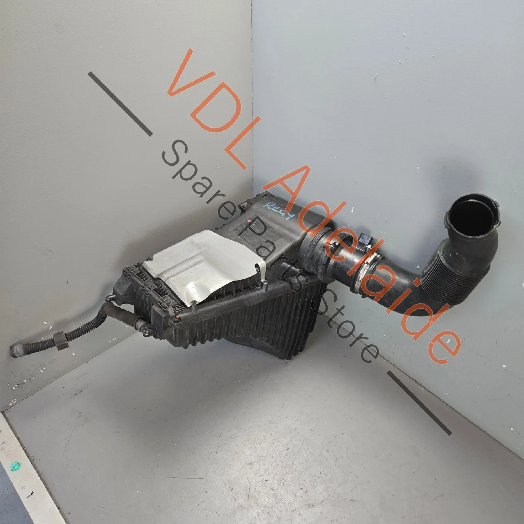 VW Touareg Air Flow Mass Sensor with Air Filter assembly 059906461N 7P0129607E