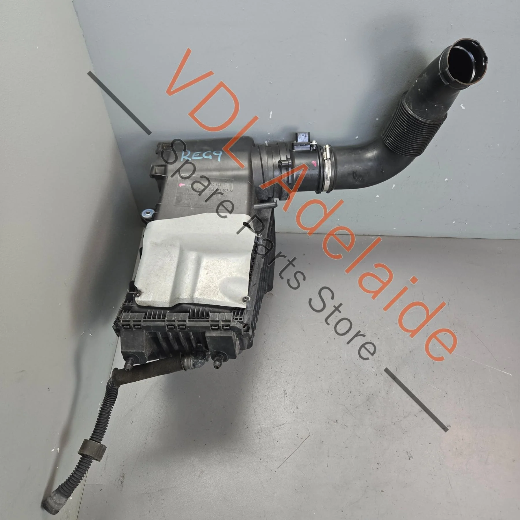 VW Touareg Air Flow Mass Sensor with Air Filter assembly 059906461N 7P0129607E - Image 3