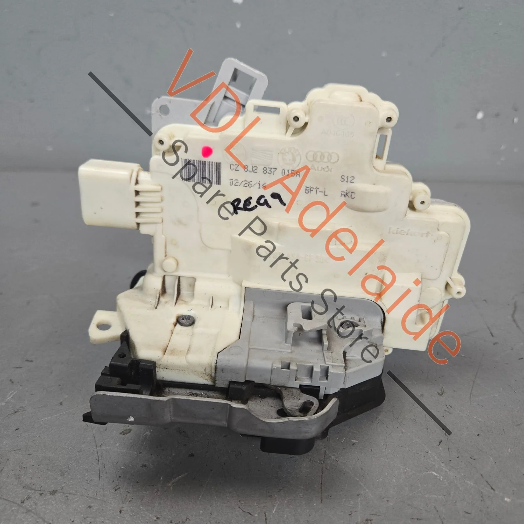 VW Touareg 7P Audi A4 A5 Left Front Door Lock Mechanism 8J2837015A