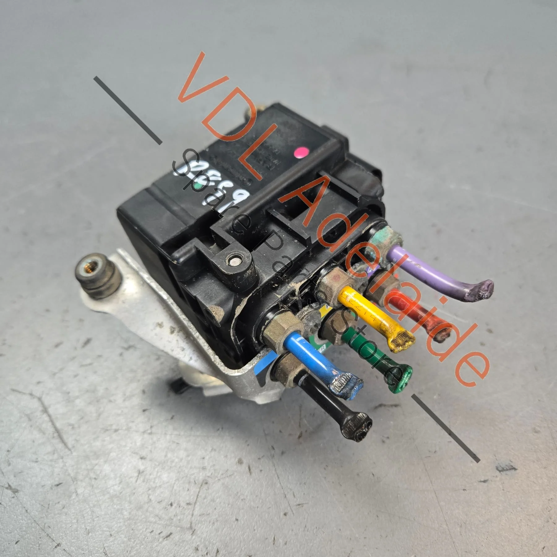 Genuine OEM VW Touareg 7P Air Suspension Valve Block Unit 7P0698014 7P0698014B