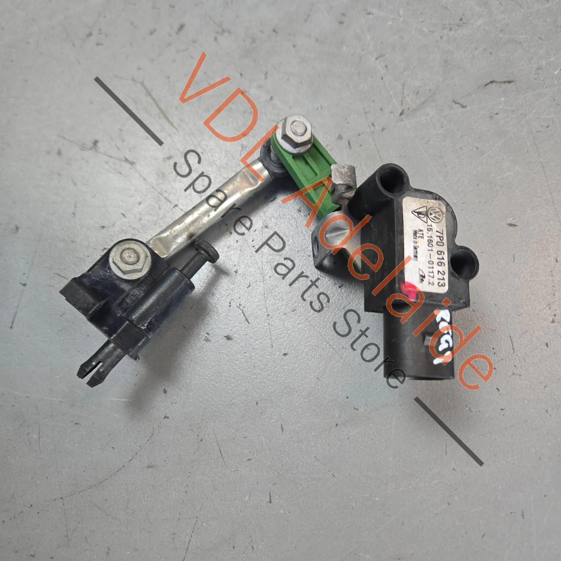 VW Touareg 7P Porsche Cayenne 958 92A Front Left Suspension Level Sensor 7P0616213 - Image 2