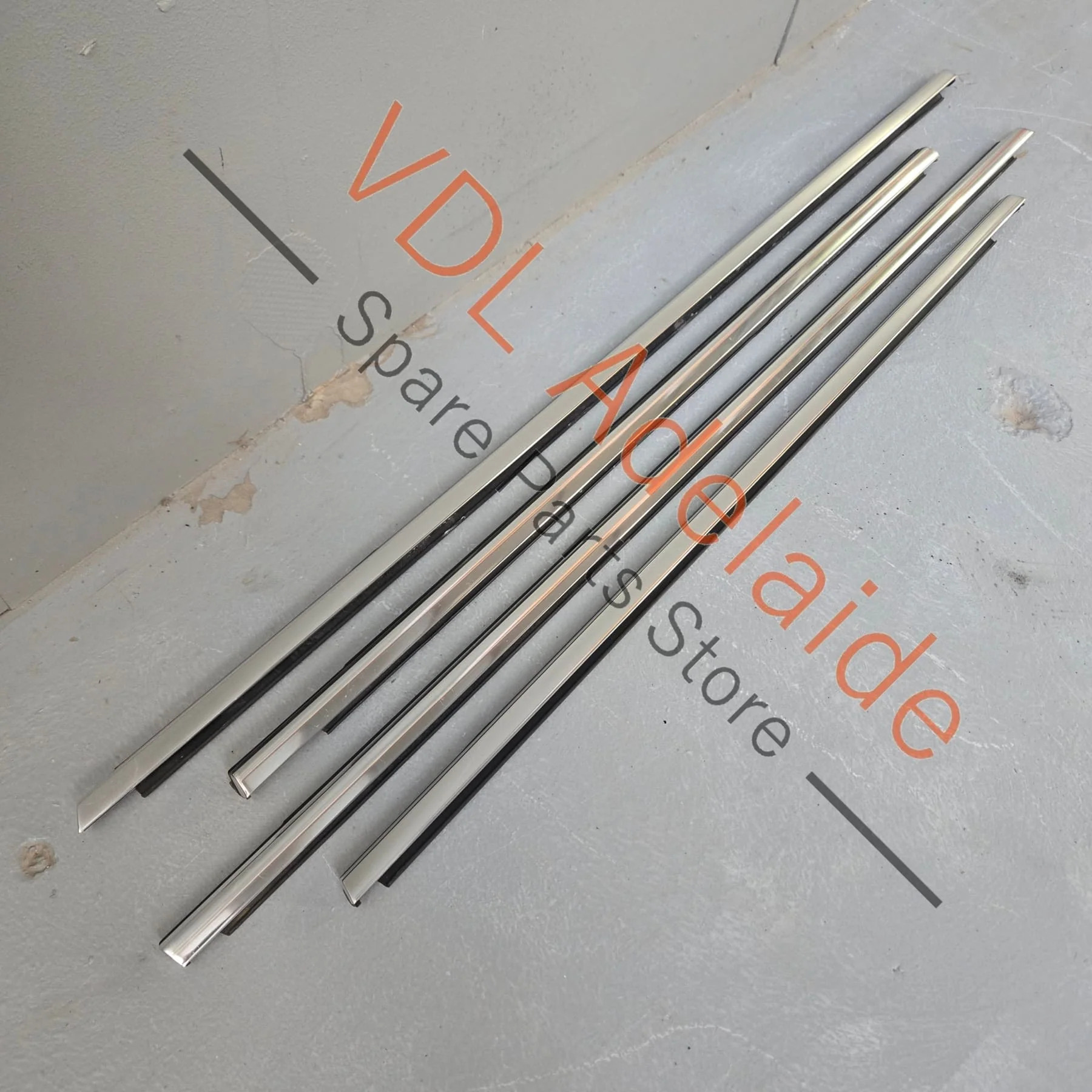 VW Touareg 7P Window Lower Exterior Trim Set "Glossy Aluminium"