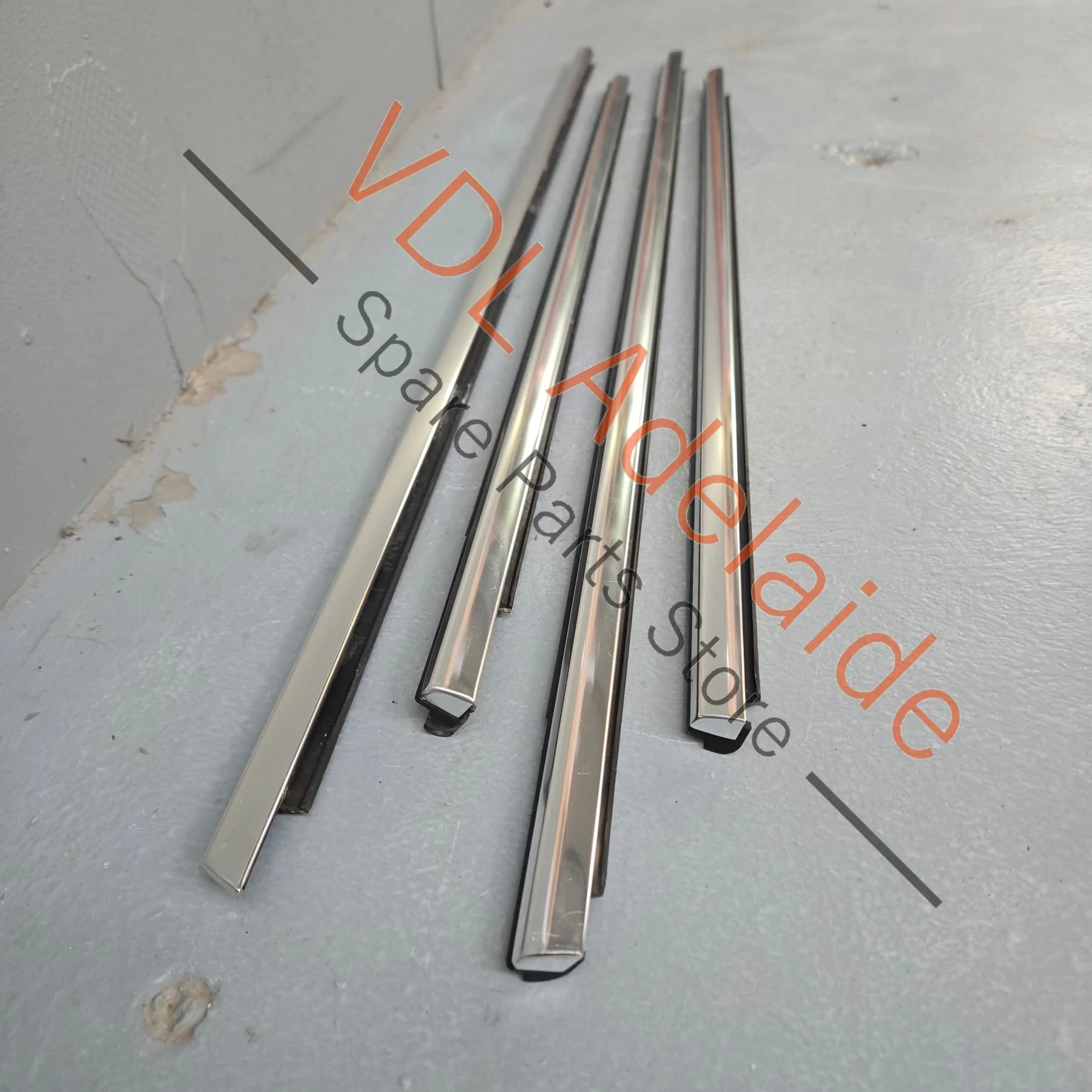 VW Touareg 7P Window Lower Exterior Trim Set "Glossy Aluminium" - Image 2