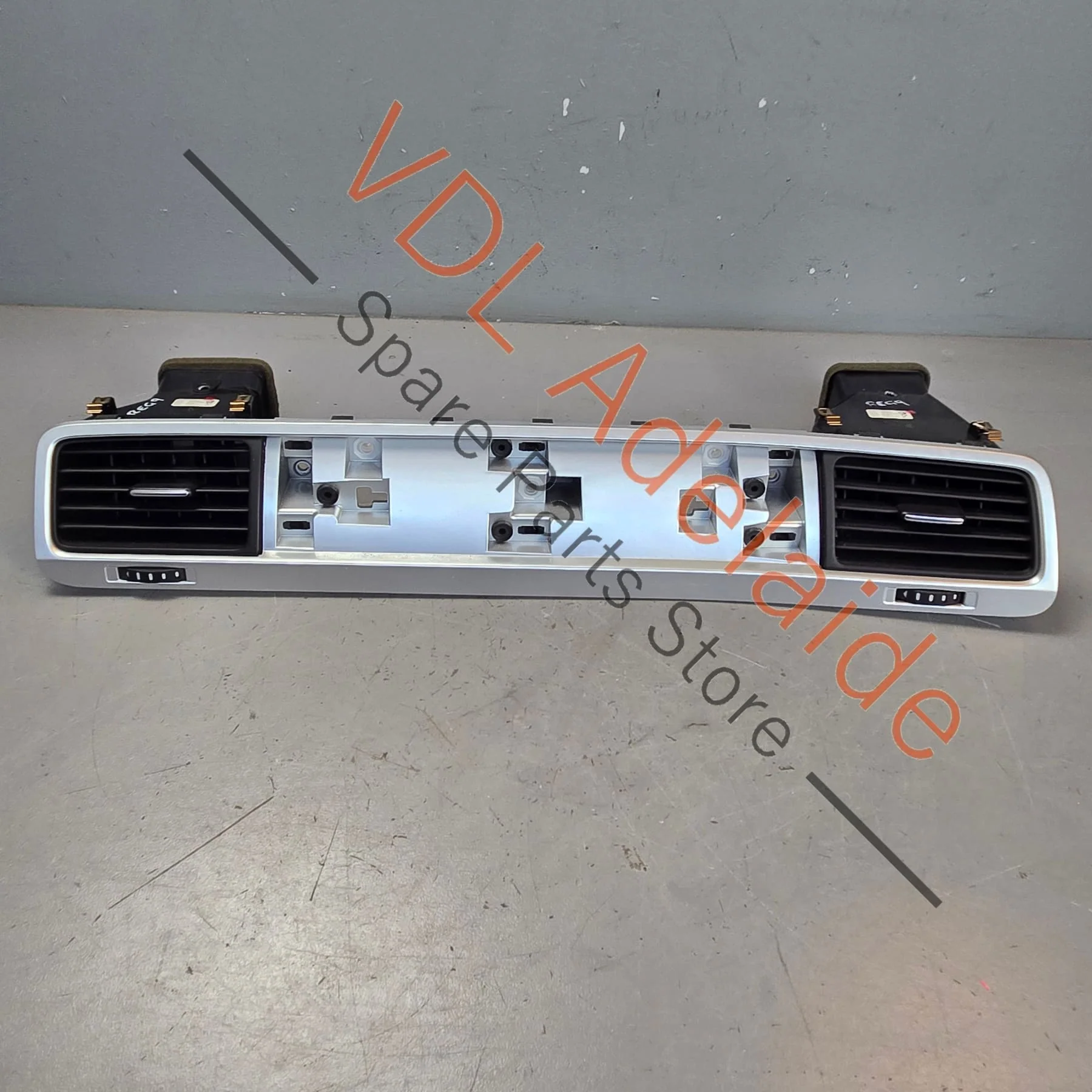 VW Touareg 7P Passenger Dash Insert & Vents RHD 7P2857221A 7P2857189A Aluminium Matt