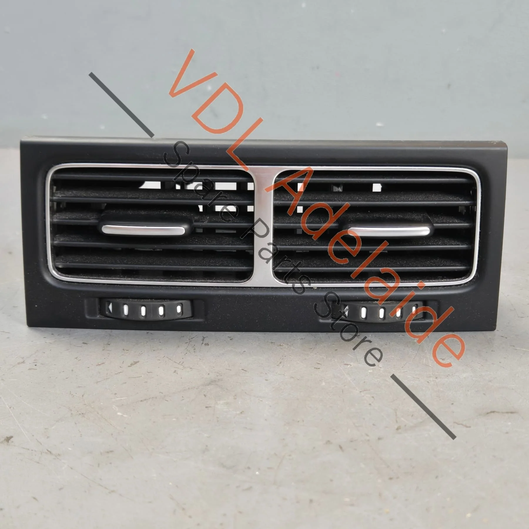 VW Touareg 7P Centre Console Rear Air Vent 7P6819203A