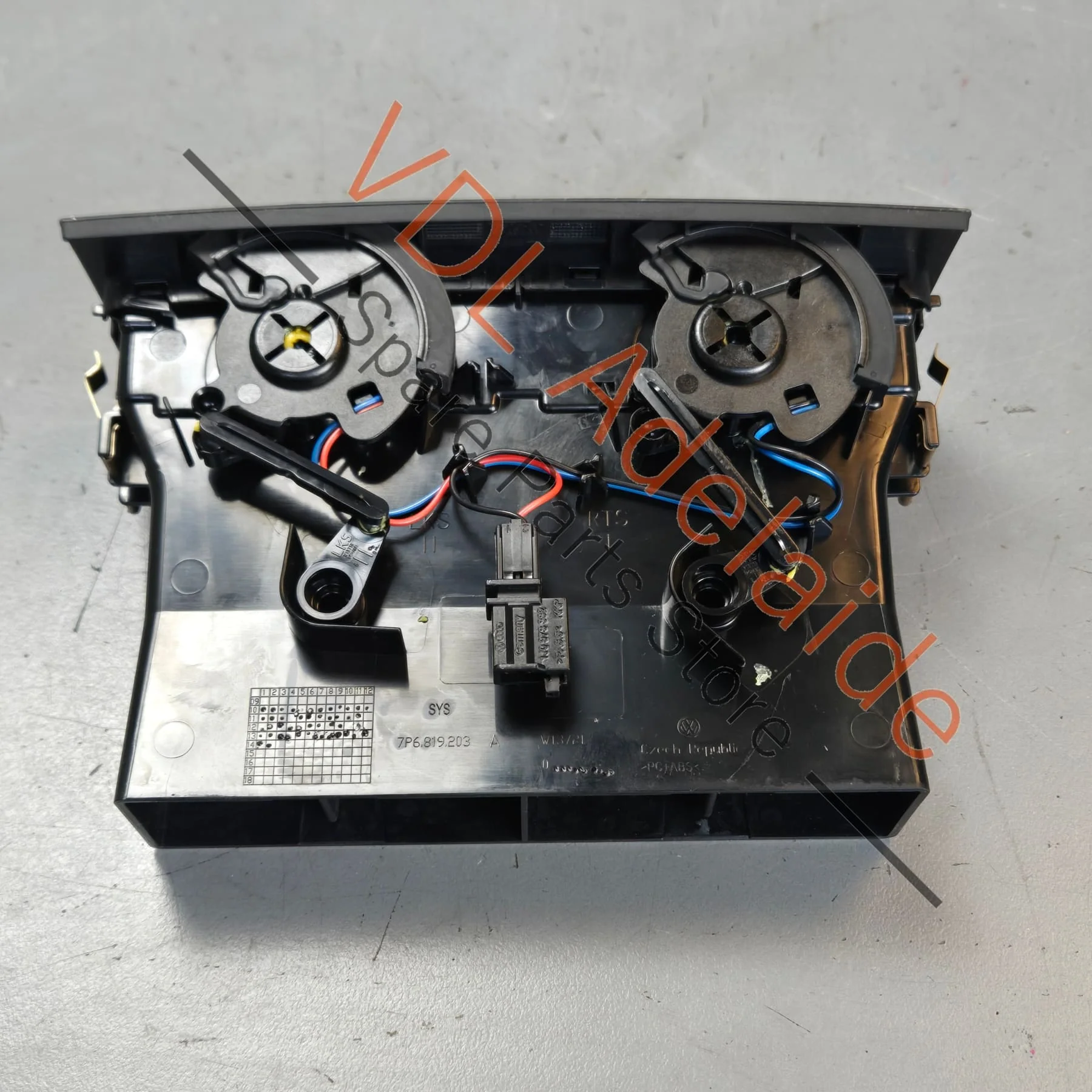 VW Touareg 7P Centre Console Rear Air Vent 7P6819203A - Image 5