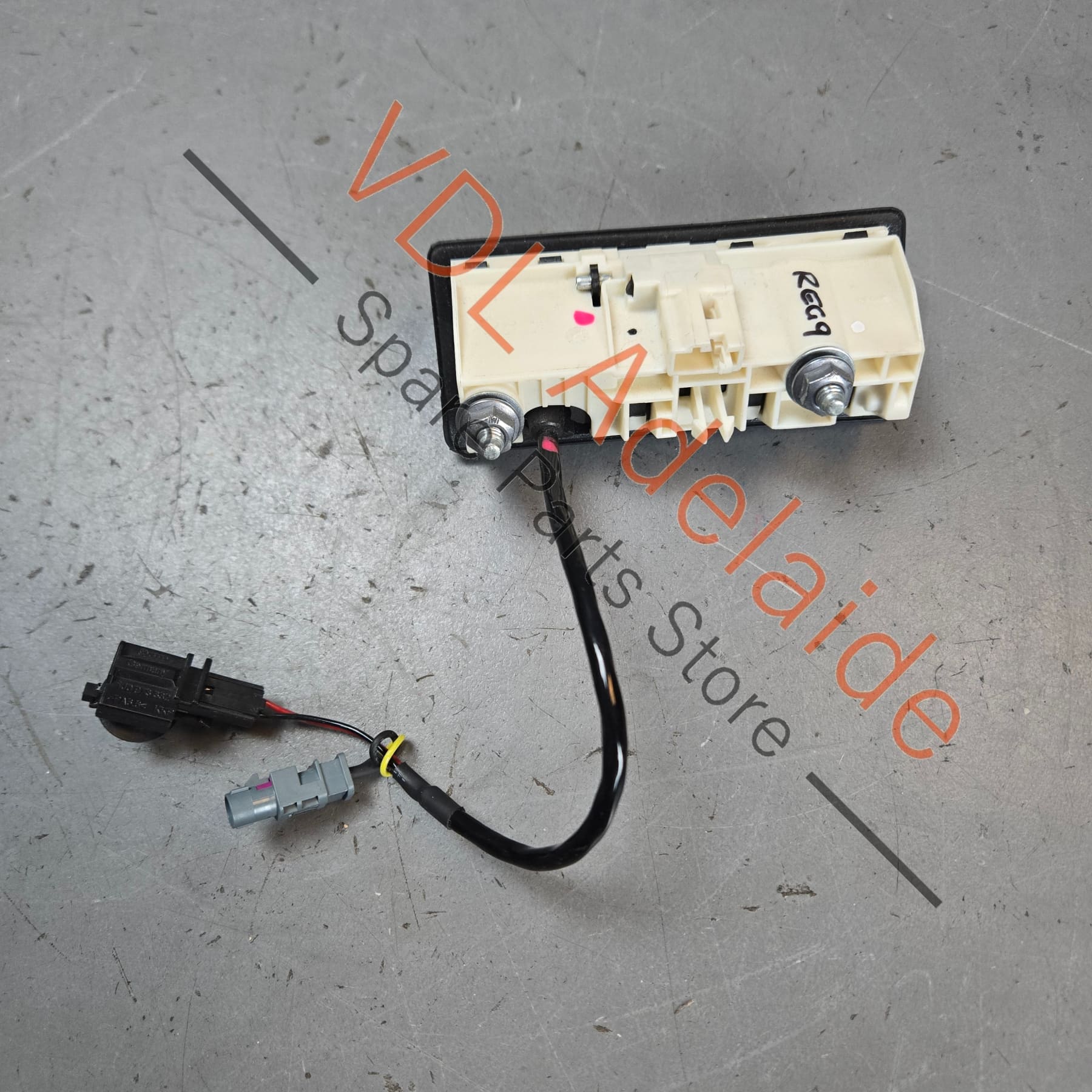 VW Touareg 7P Switch for Electric Lid Lock Actuator with Reversing Camera 3C9827566A - Image 2
