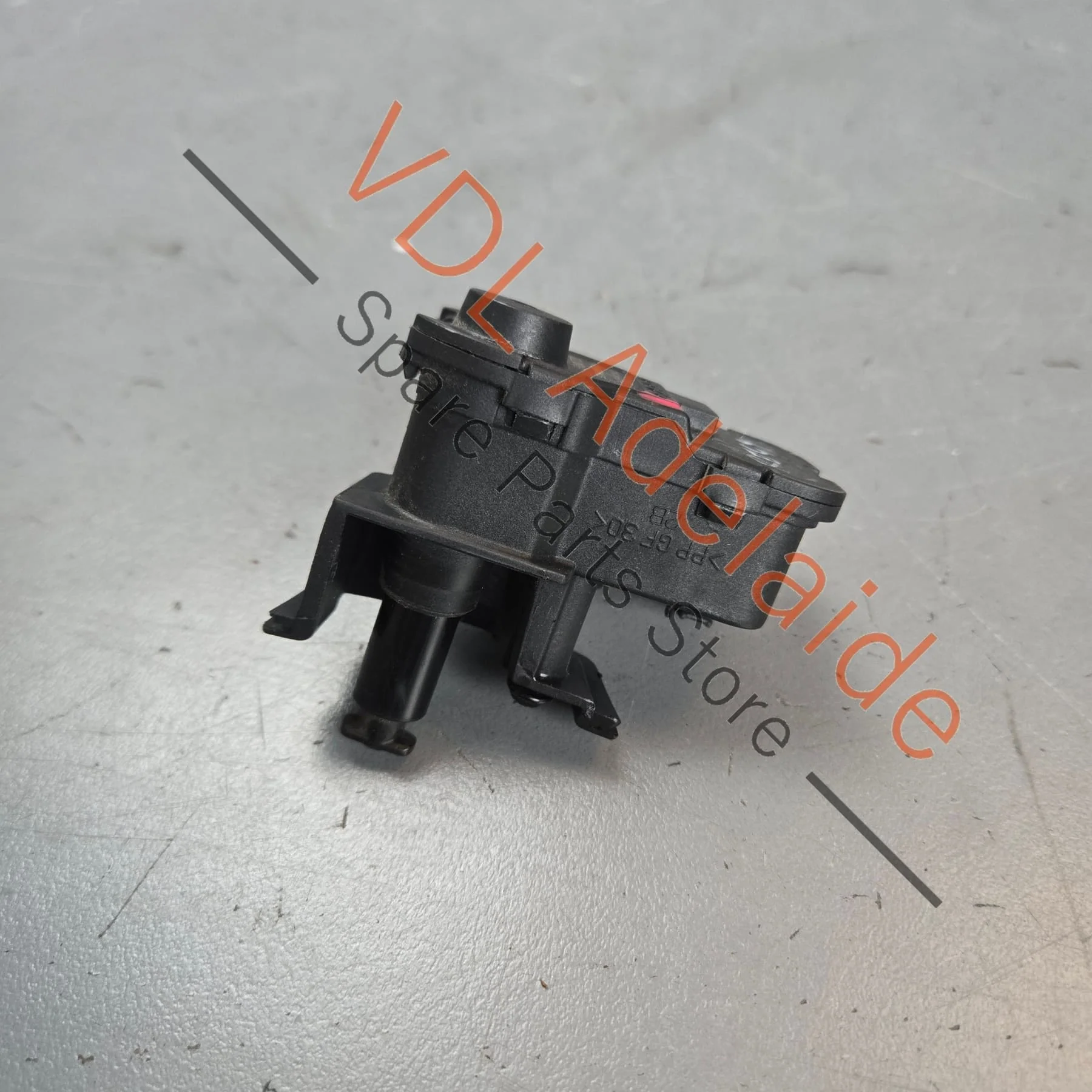 VW Touareg 7P Throttle Control Opening Element for Fuel Filler Flap 7P0810773D - Image 4